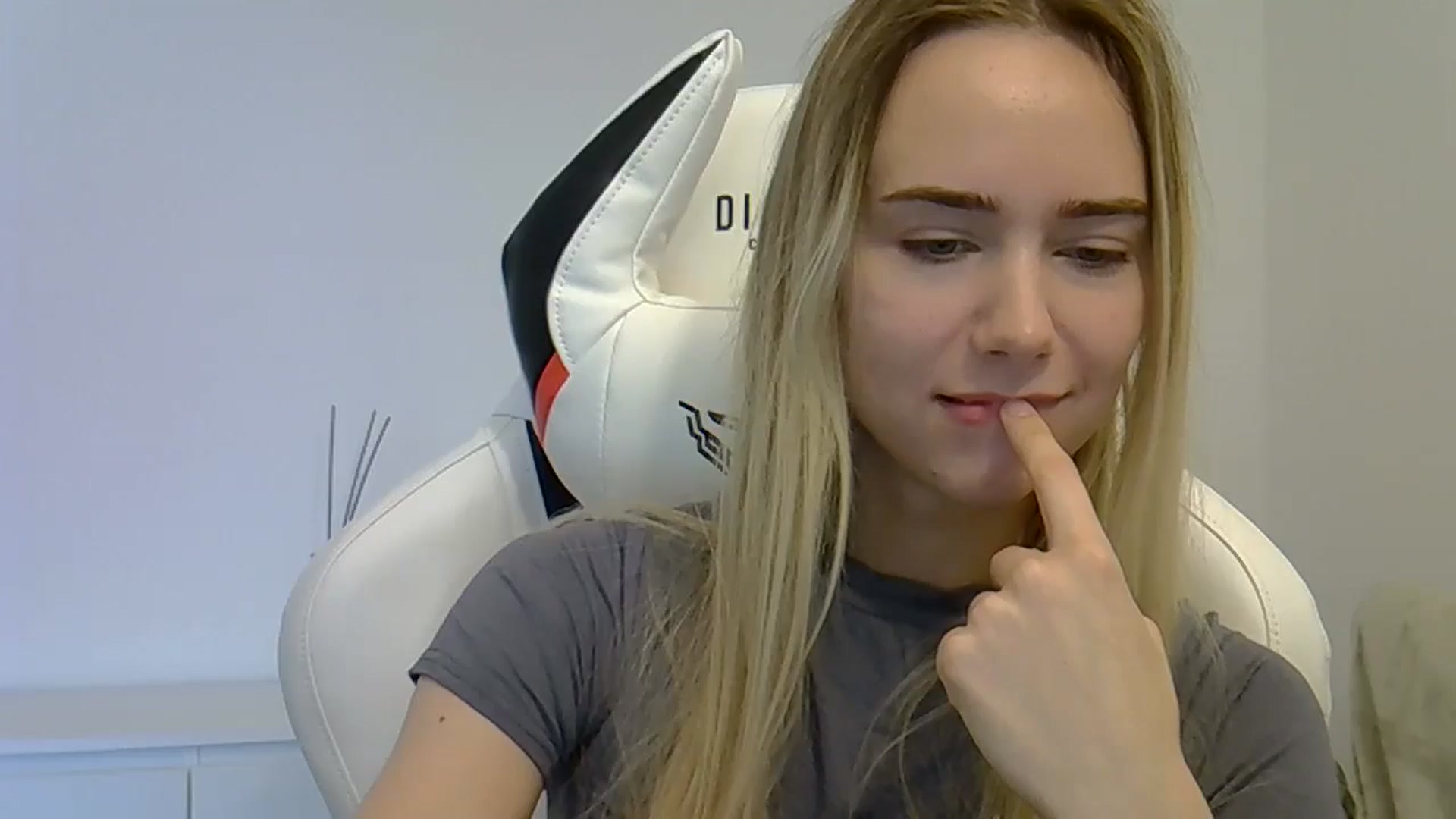 Gallery image thumbnail from OhAlisa's myfreecams stream on, 06/03/2025, 10:36 image 15 of 20