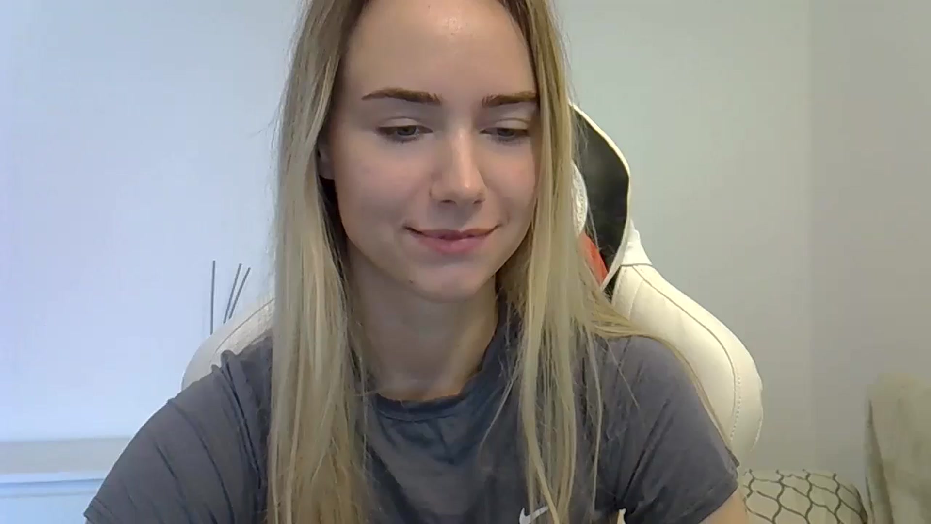 Gallery image thumbnail from OhAlisa's myfreecams stream on, 06/03/2025, 10:36 image 18 of 20
