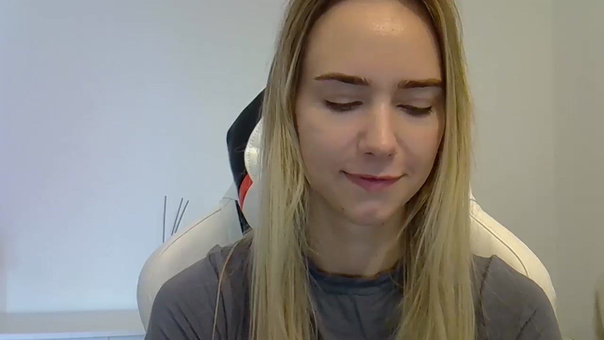 Gallery image thumbnail from OhAlisa's myfreecams stream on, 06/03/2025, 11:27 image 17 of 20