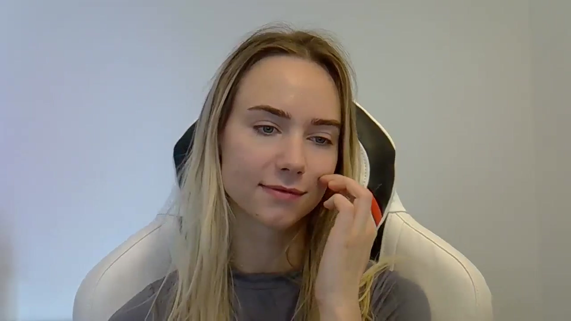 Gallery image thumbnail from OhAlisa's myfreecams stream on, 06/03/2025, 11:54 image 18 of 20