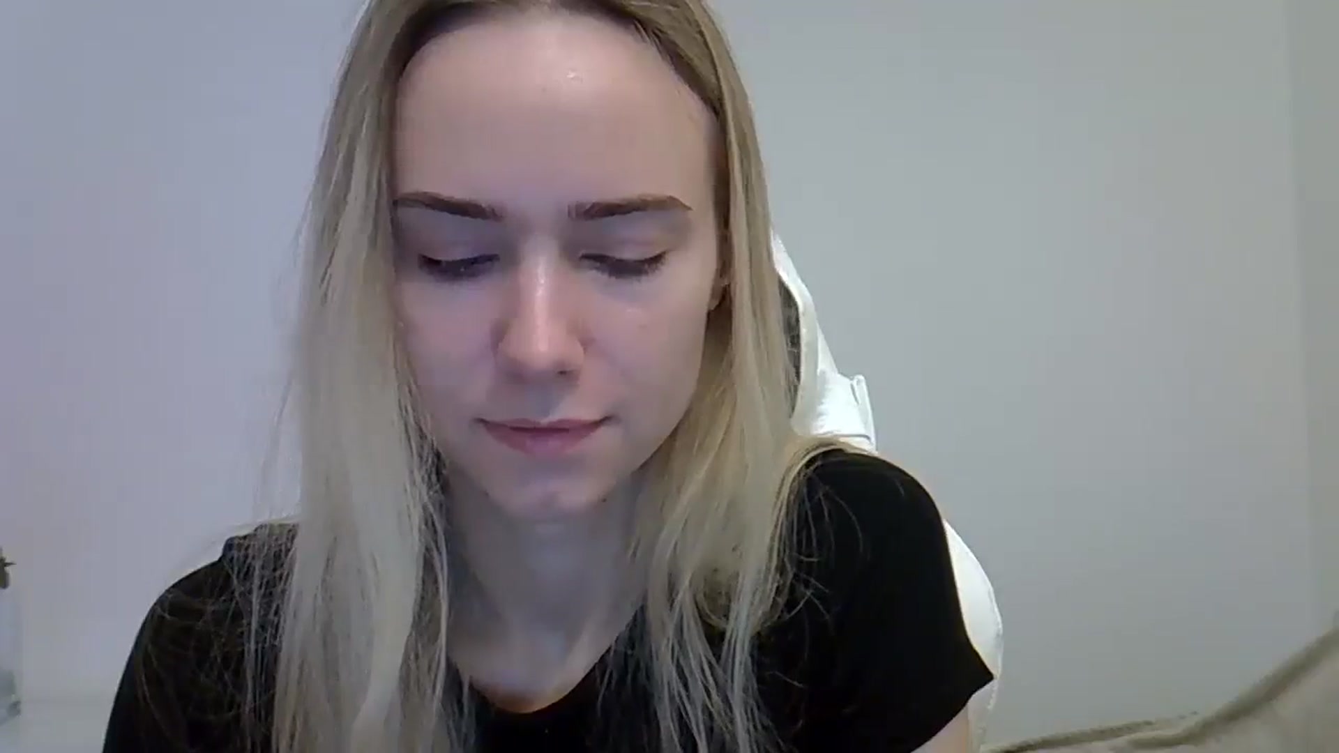 Gallery image thumbnail from OhAlisa's myfreecams stream on, 06/04/2025, 08:52 image 9 of 20