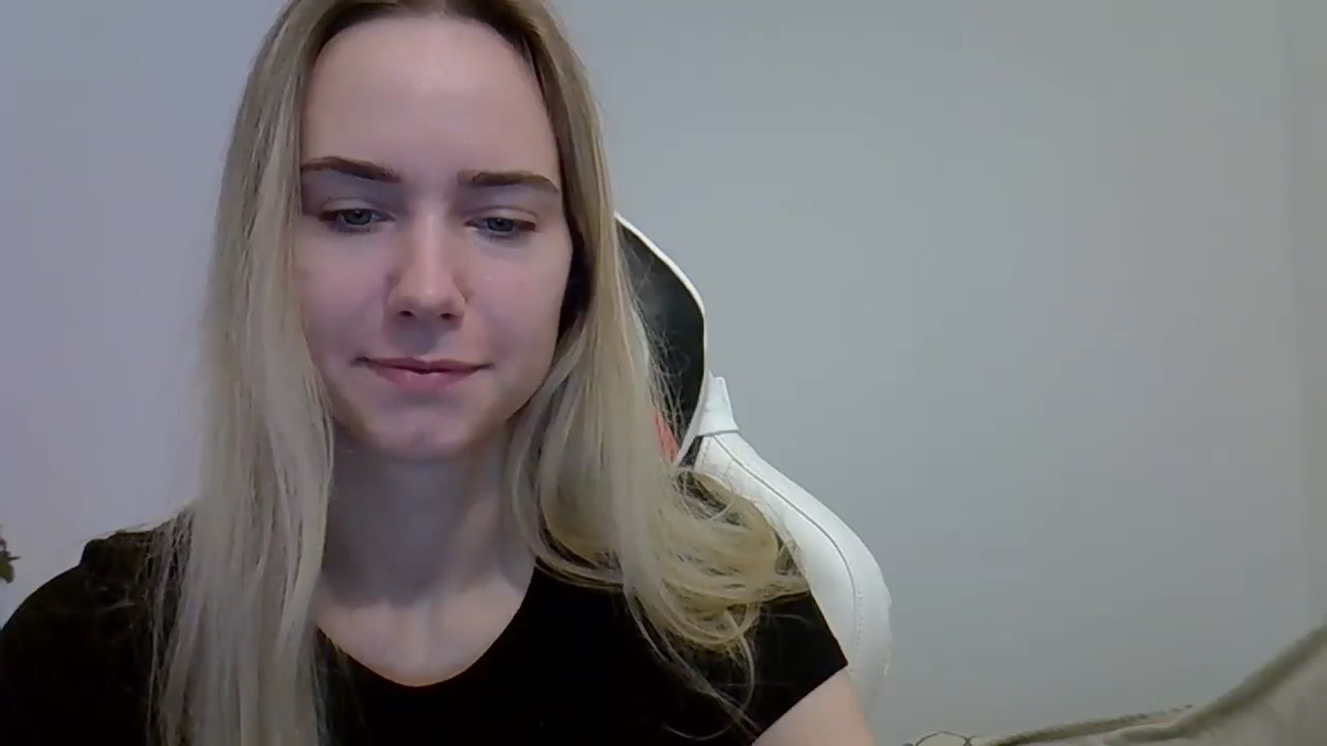 Gallery image thumbnail from OhAlisa's myfreecams stream on, 06/04/2025, 08:52 image 18 of 20