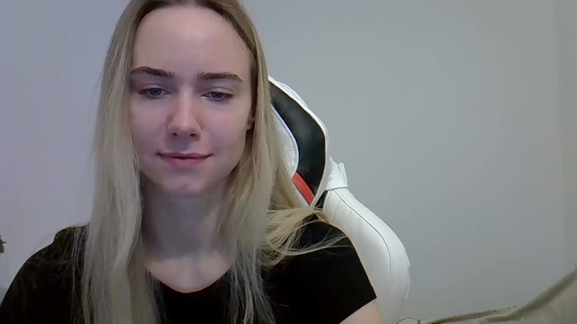 Gallery image thumbnail from OhAlisa's myfreecams stream on, 06/04/2025, 08:52 image 13 of 20
