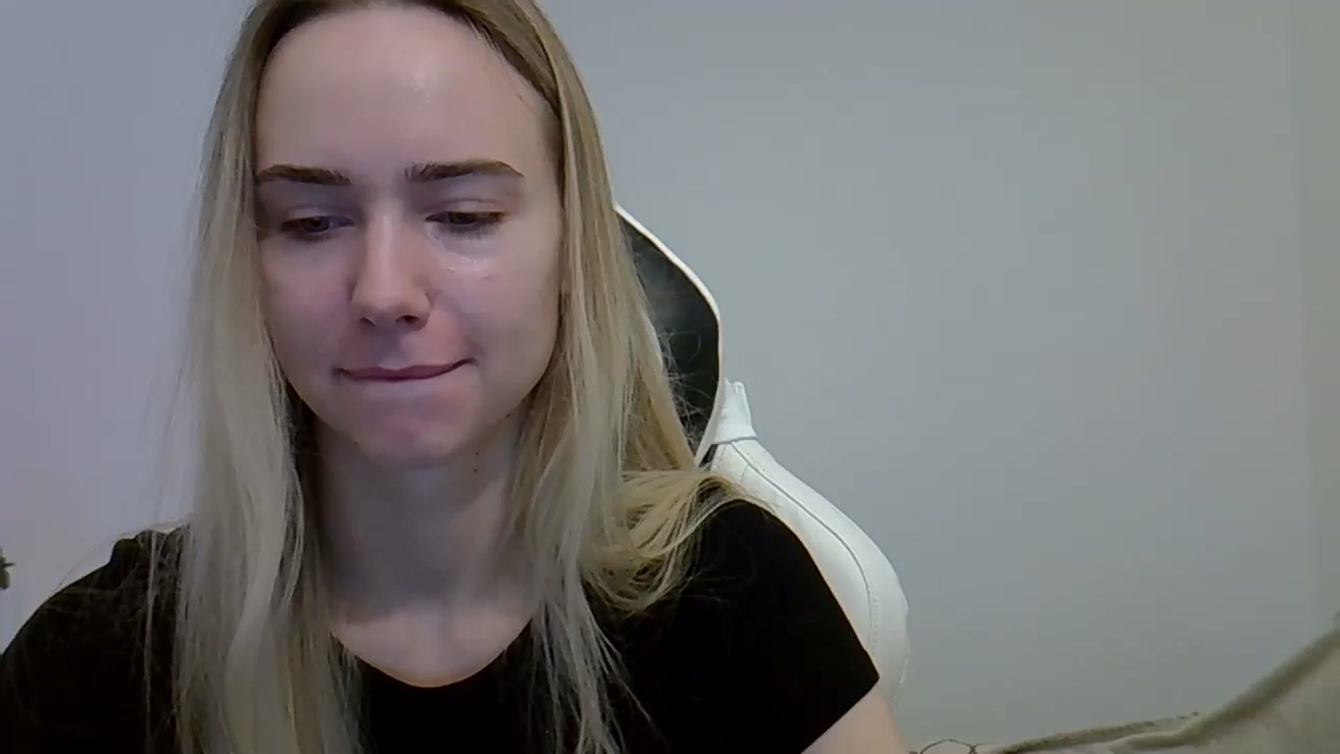 Gallery image thumbnail from OhAlisa's myfreecams stream on, 06/04/2025, 08:52 image 11 of 20