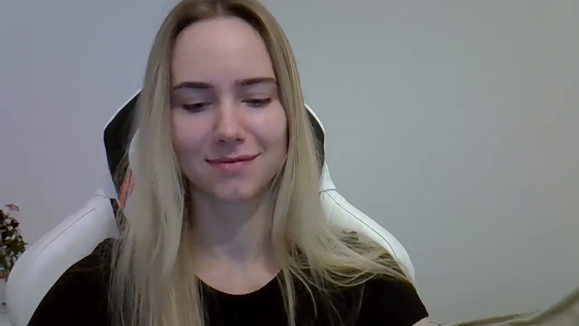 Gallery image thumbnail from OhAlisa's myfreecams stream on, 06/04/2025, 08:52 image 19 of 20