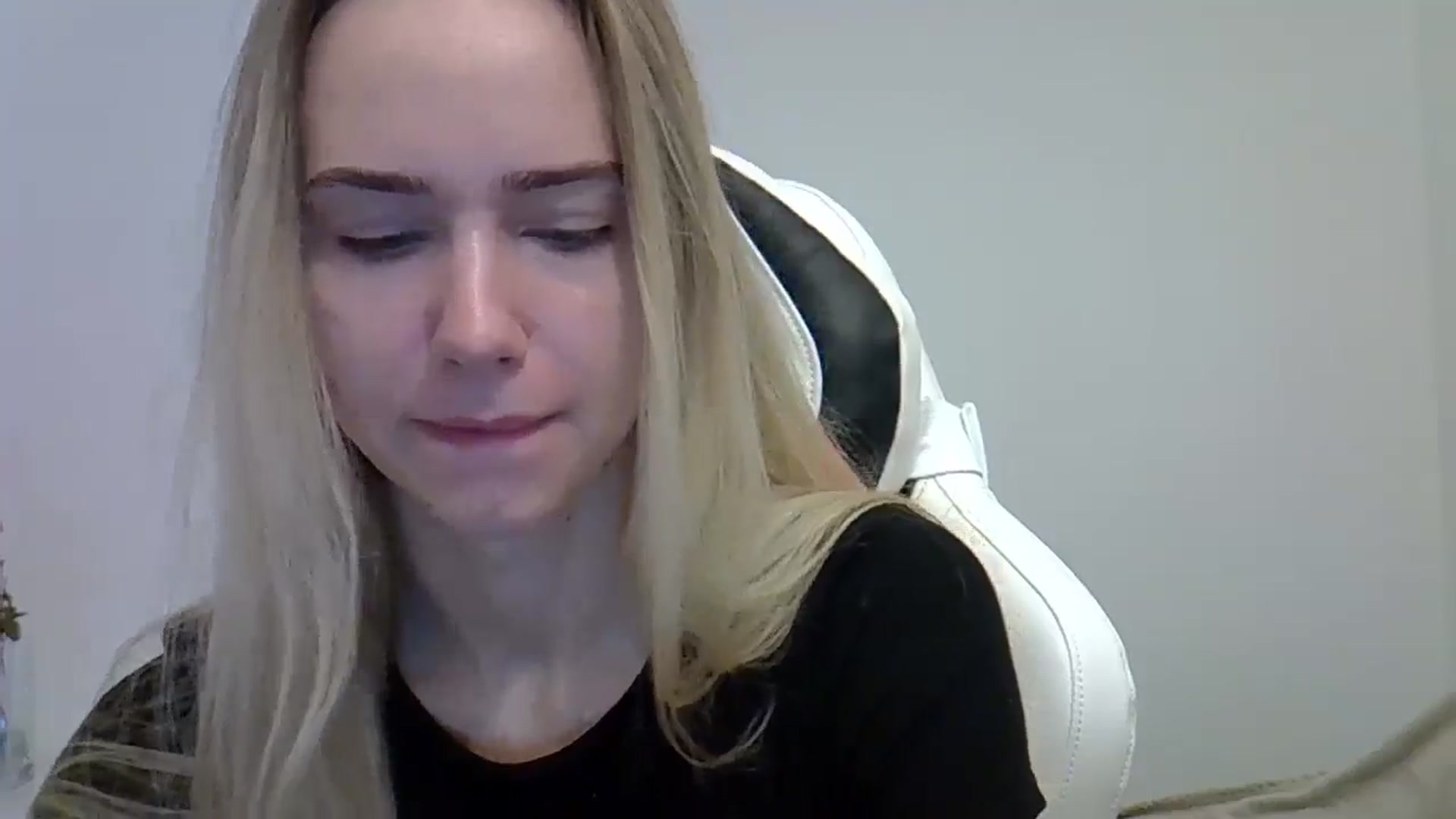 Gallery image thumbnail from OhAlisa's myfreecams stream on, 06/04/2025, 08:52 image 3 of 20