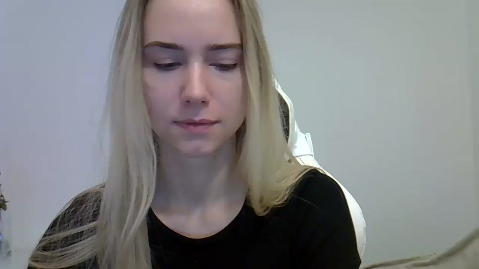 Gallery image thumbnail from OhAlisa's myfreecams stream on, 06/04/2025, 08:52 image 1 of 20