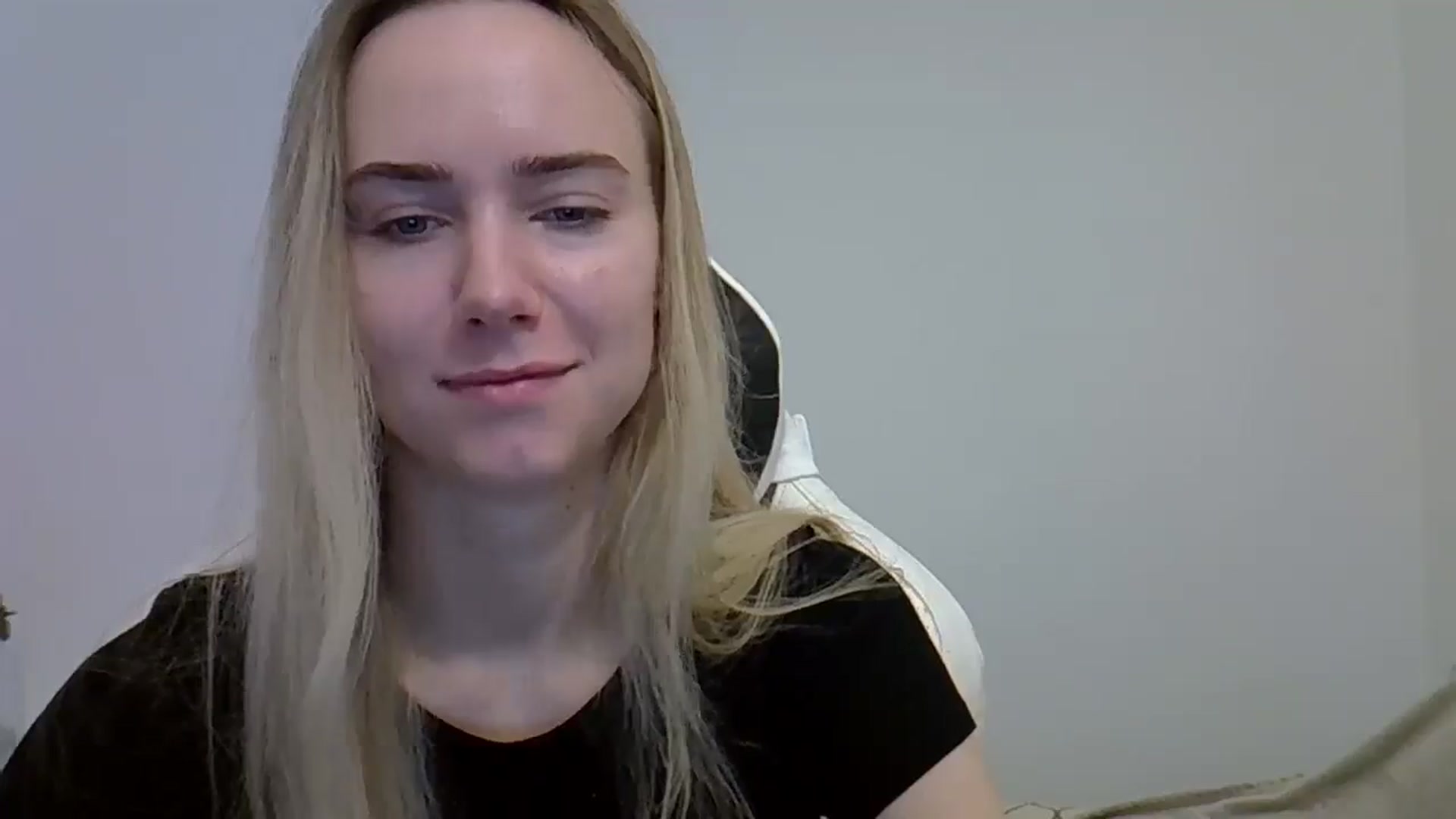 Gallery image thumbnail from OhAlisa's myfreecams stream on, 06/04/2025, 08:52 image 12 of 20