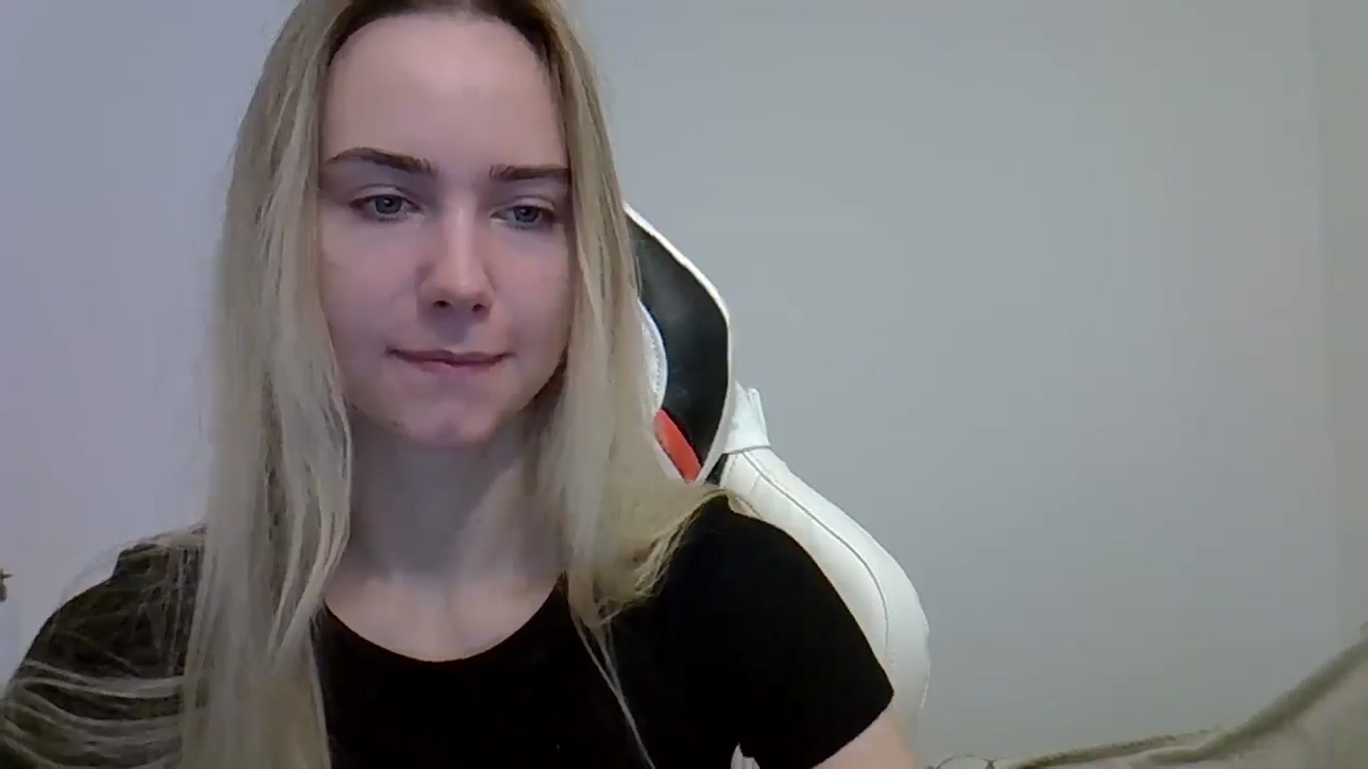 Gallery image thumbnail from OhAlisa's myfreecams stream on, 06/04/2025, 08:52 image 6 of 20