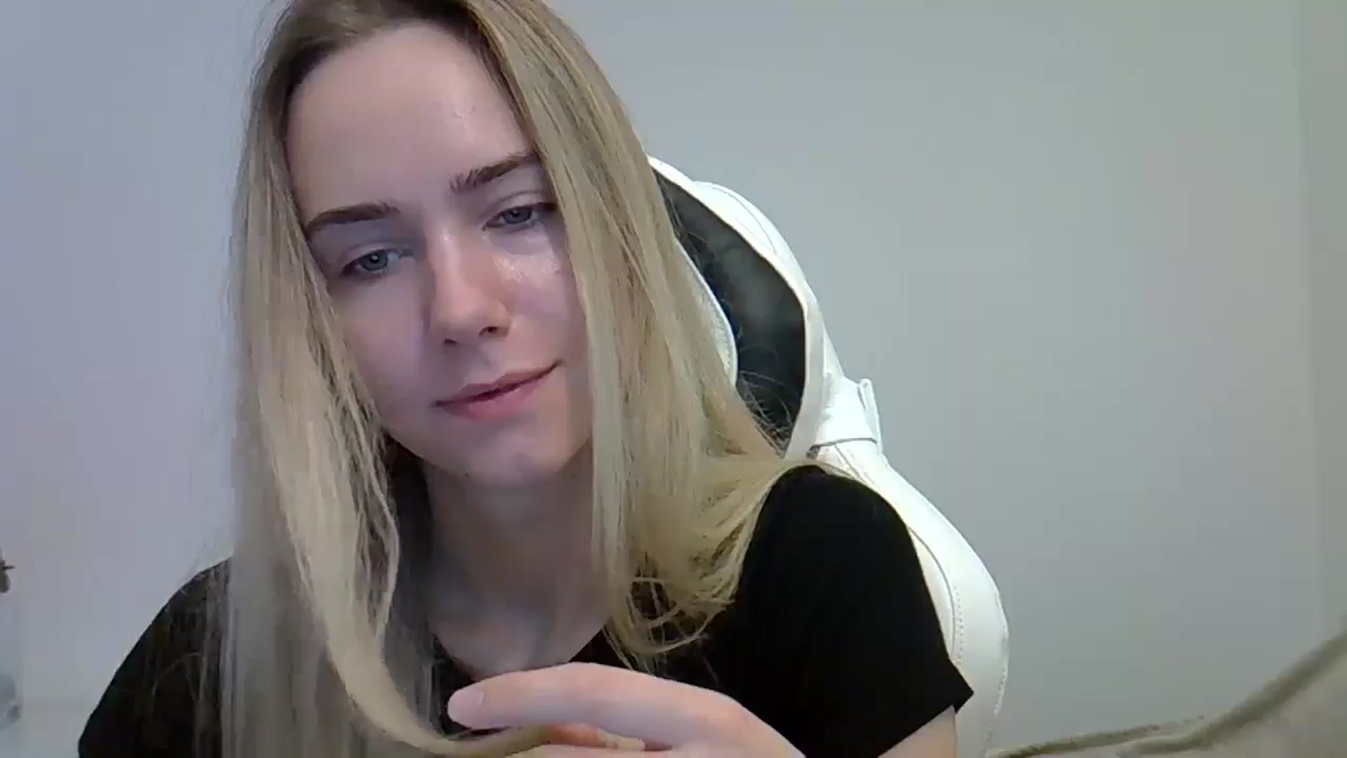 Gallery image thumbnail from OhAlisa's myfreecams stream on, 06/04/2025, 08:52 image 8 of 20