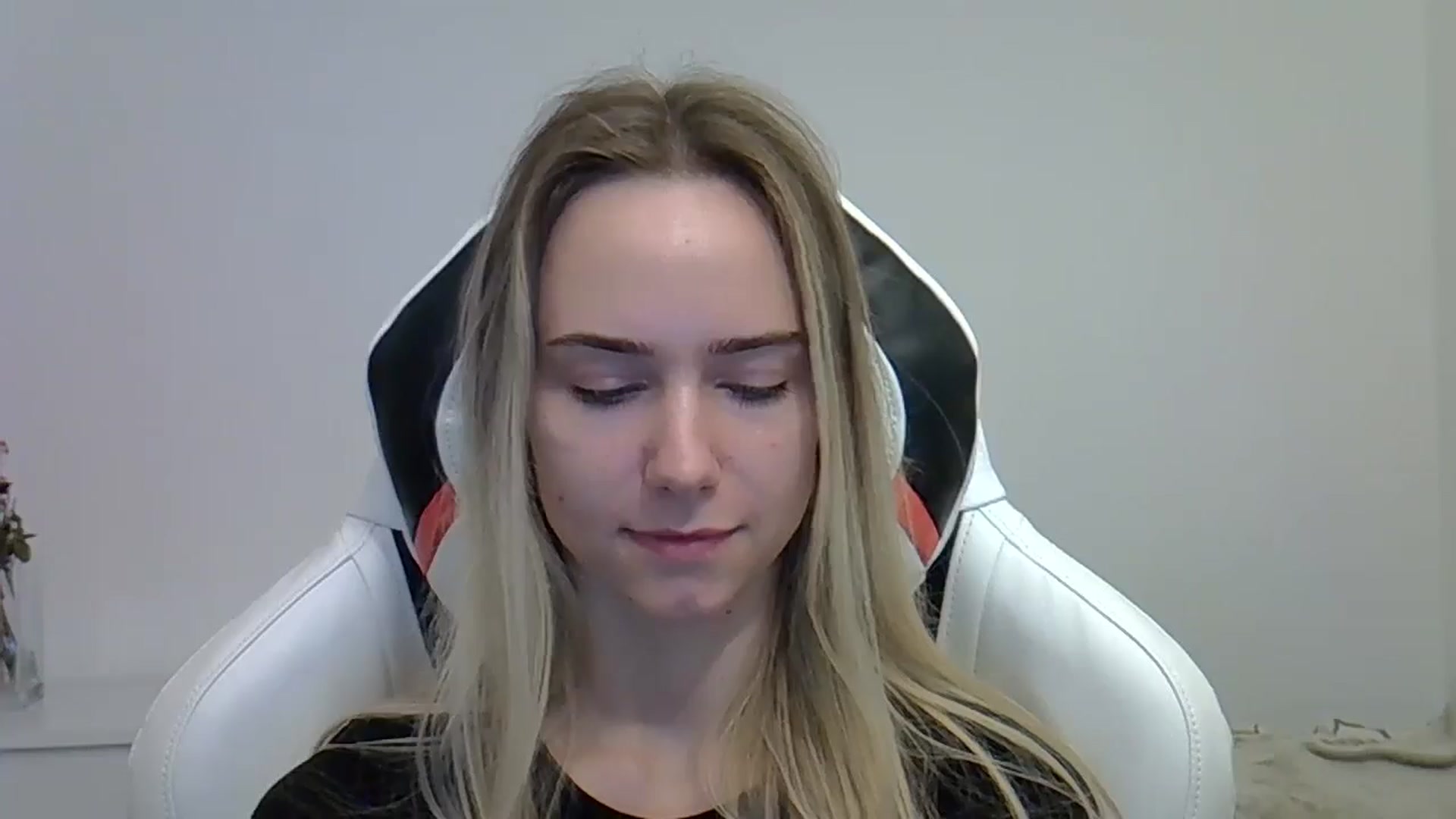 Gallery image thumbnail from OhAlisa's myfreecams stream on, 06/04/2025, 11:58 image 7 of 20