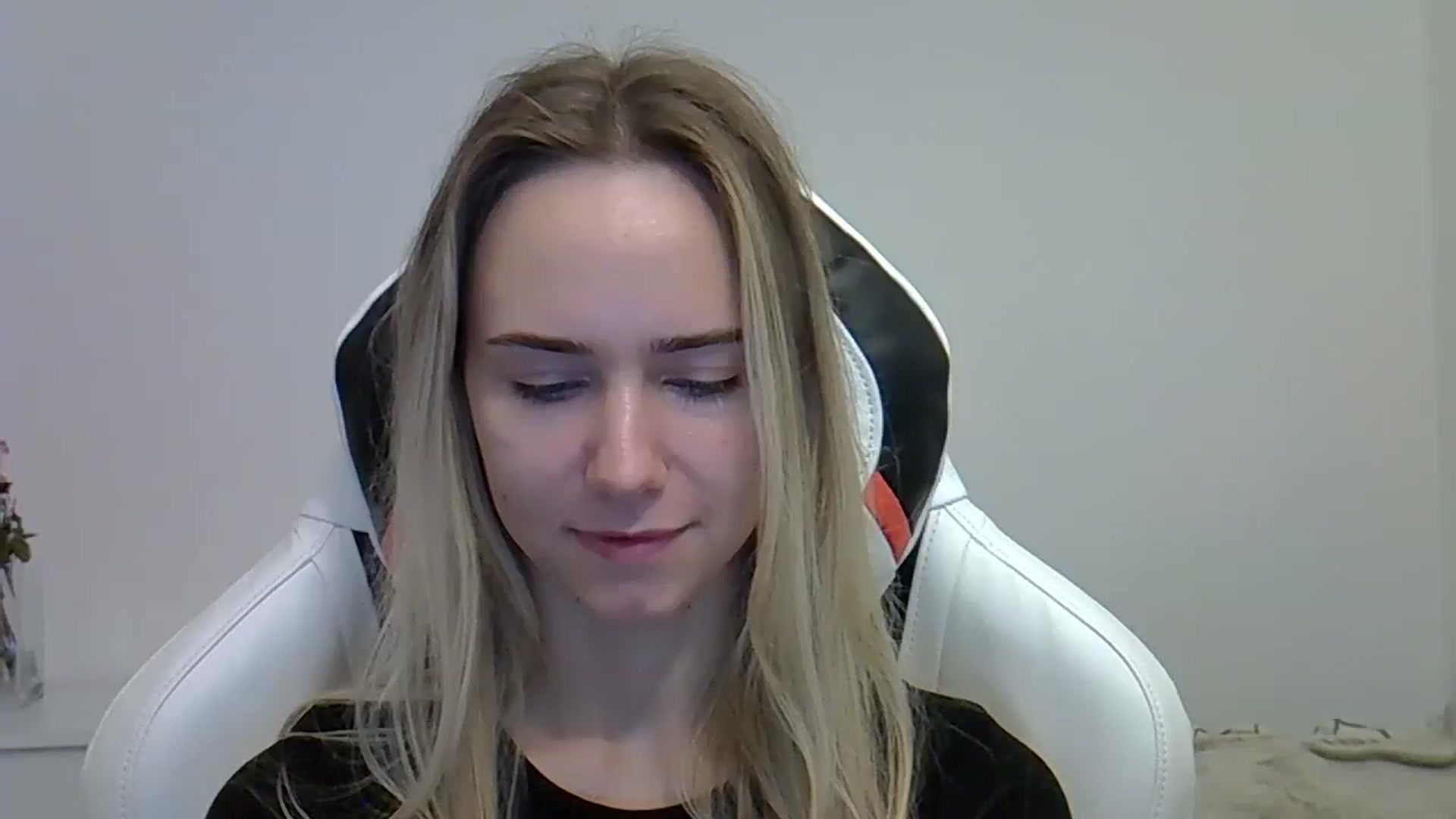 Gallery image thumbnail from OhAlisa's myfreecams stream on, 06/04/2025, 11:58 image 6 of 20