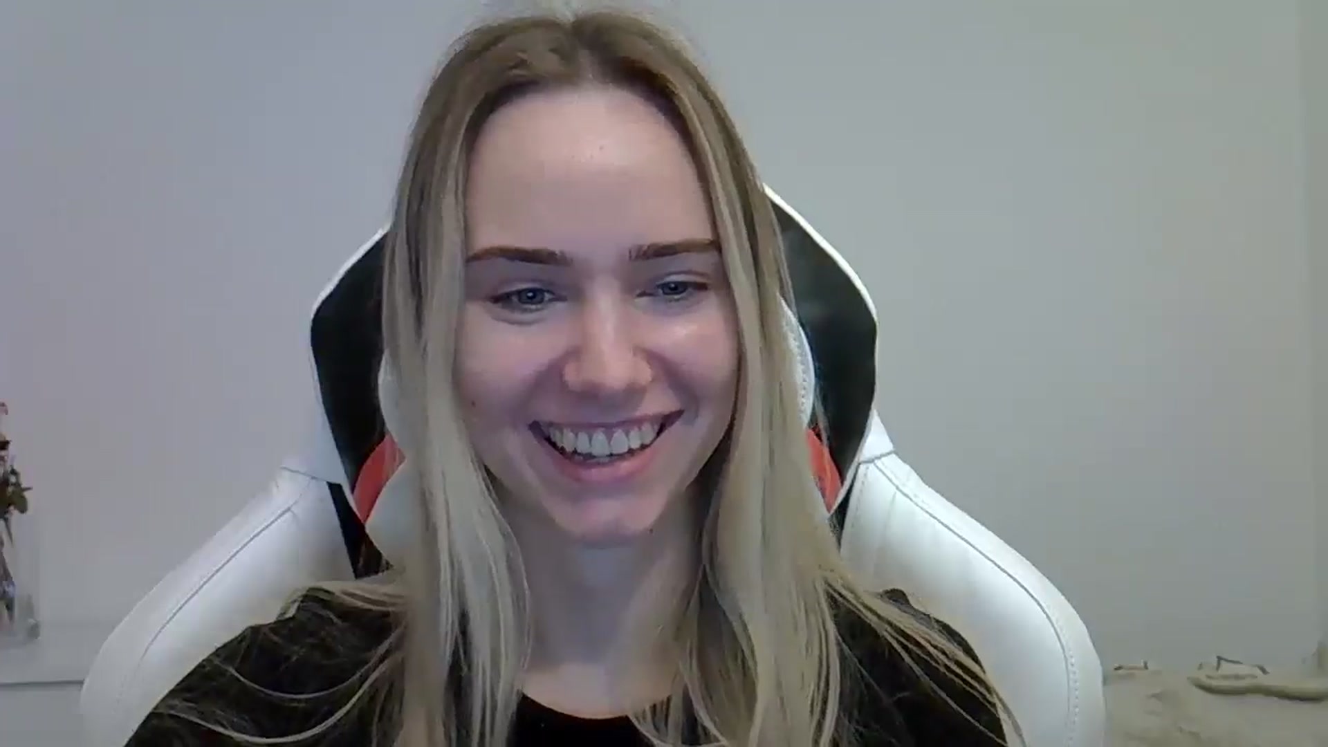 Gallery image thumbnail from OhAlisa's myfreecams stream on, 06/04/2025, 11:58 image 4 of 20