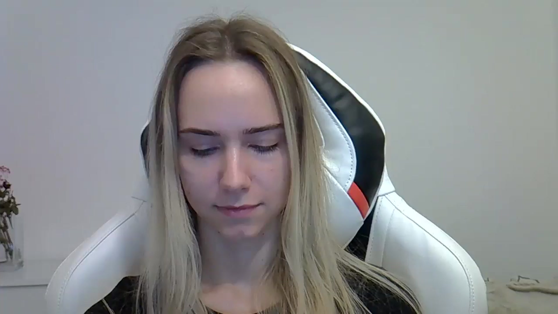 Gallery image thumbnail from OhAlisa's myfreecams stream on, 06/04/2025, 11:58 image 9 of 20