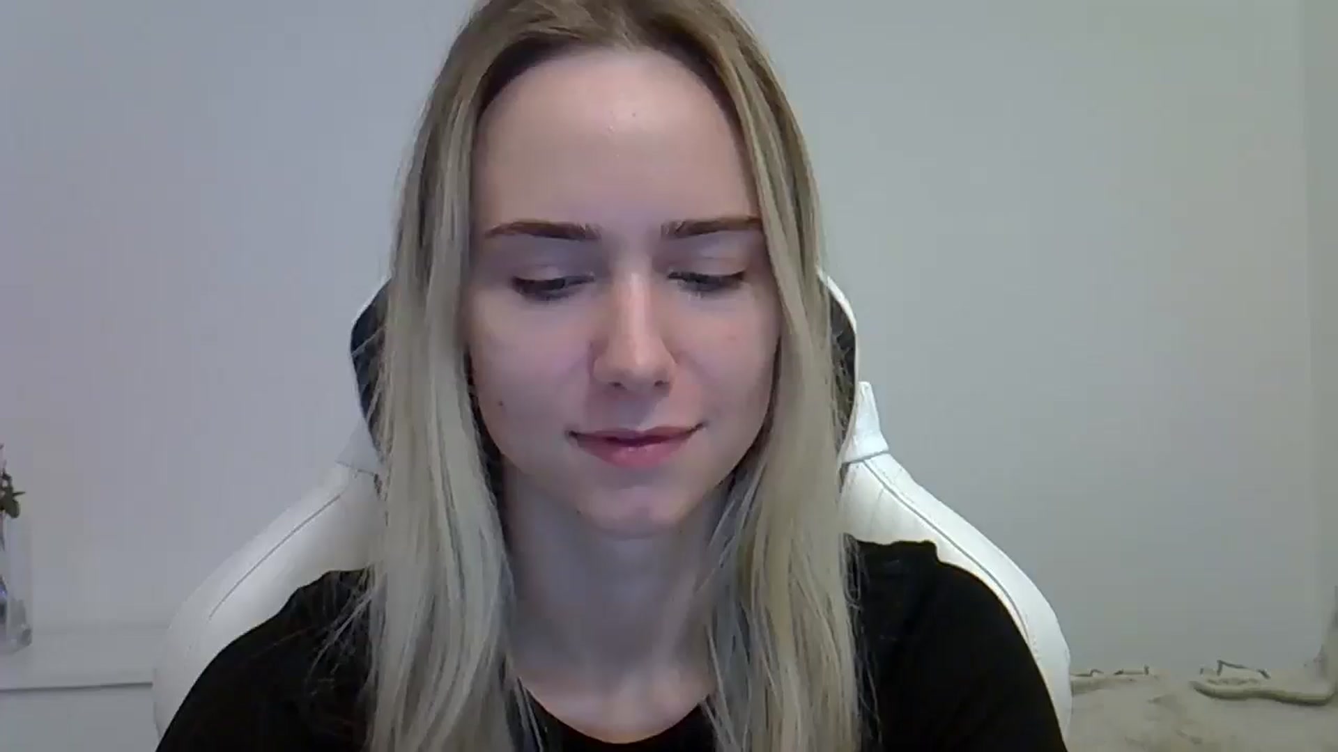 Gallery image thumbnail from OhAlisa's myfreecams stream on, 06/04/2025, 11:58 image 1 of 20