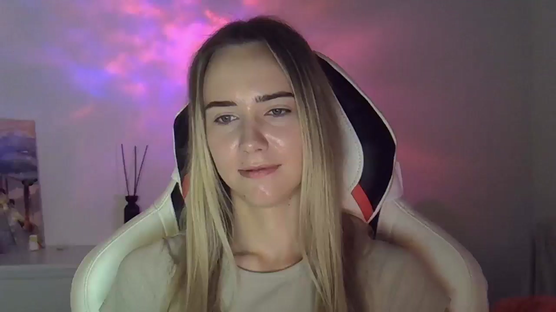 Gallery image thumbnail from OhAlisa's myfreecams stream on, 06/08/2025, 13:10 image 16 of 20