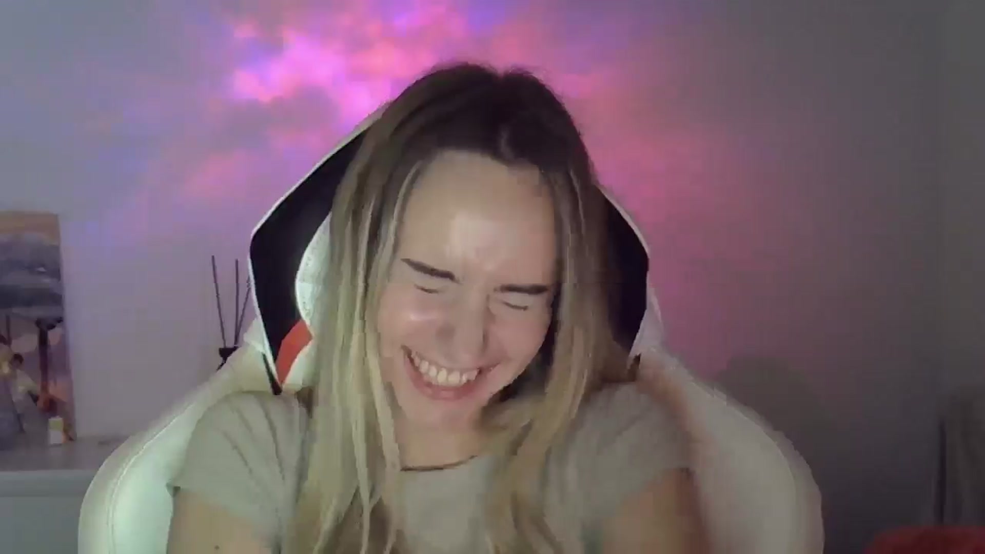 Gallery image thumbnail from OhAlisa's myfreecams stream on, 06/08/2025, 13:10 image 11 of 20