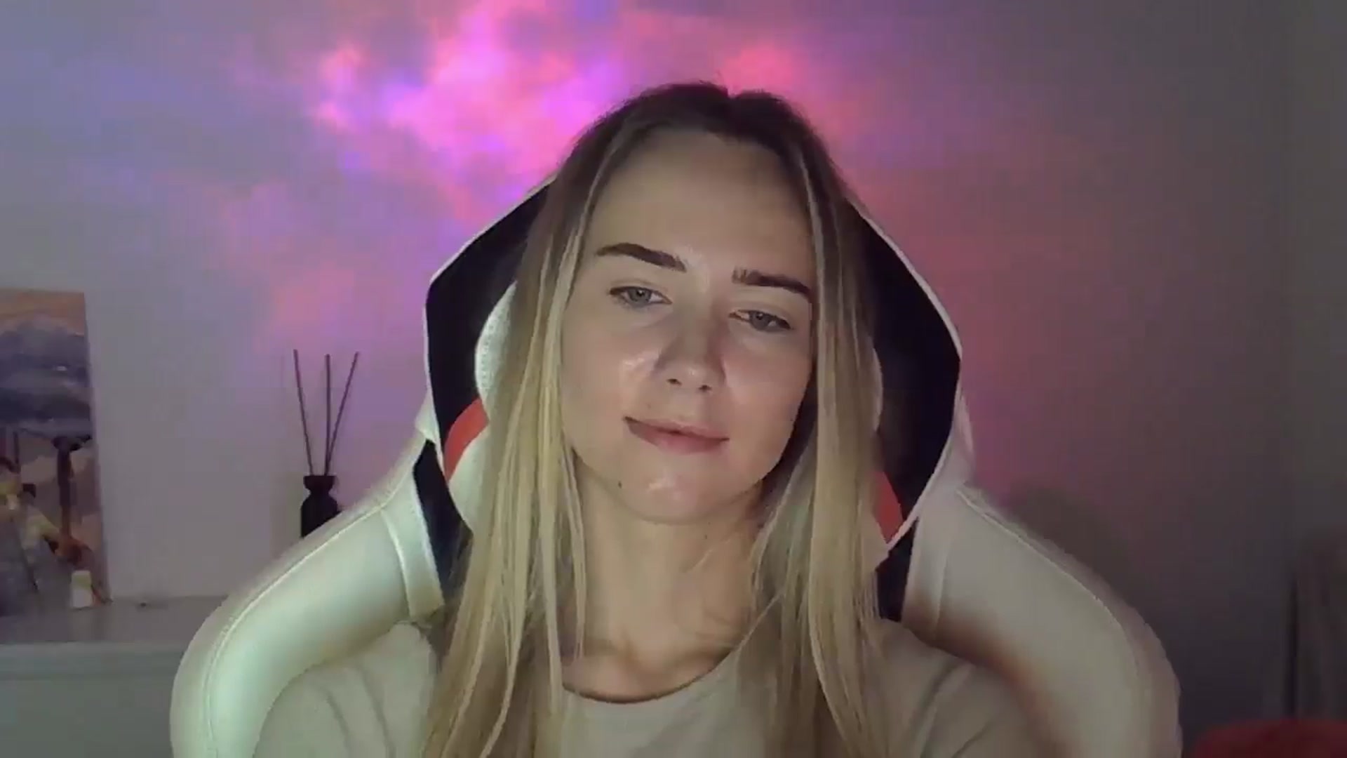 Gallery image thumbnail from OhAlisa's myfreecams stream on, 06/08/2025, 13:10 image 15 of 20