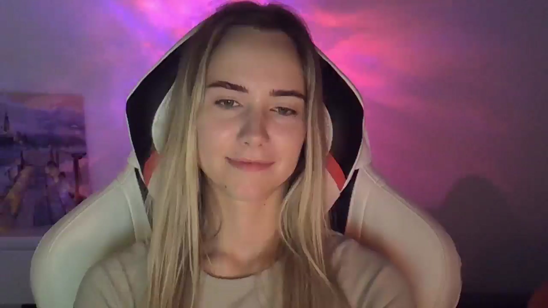 Gallery image thumbnail from OhAlisa's myfreecams stream on, 06/08/2025, 18:29 image 7 of 20