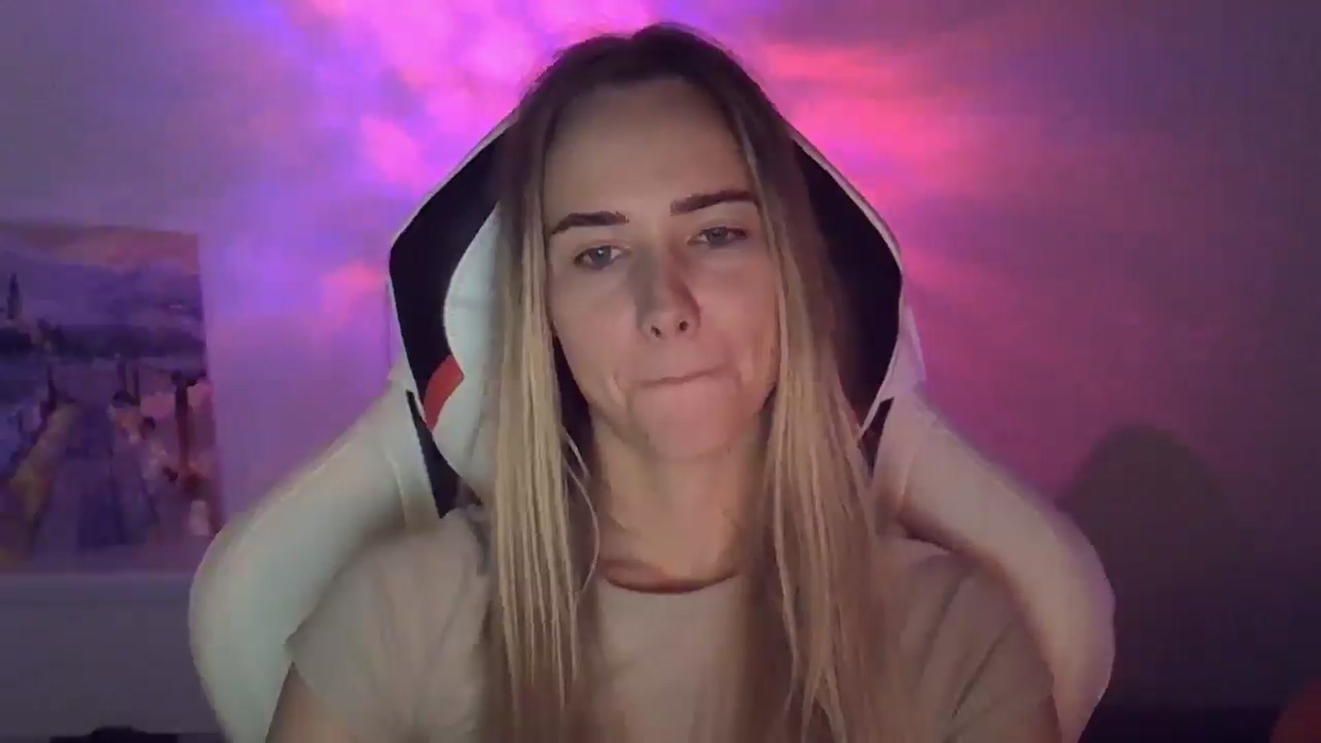 Gallery image thumbnail from OhAlisa's myfreecams stream on, 06/08/2025, 18:29 image 18 of 20
