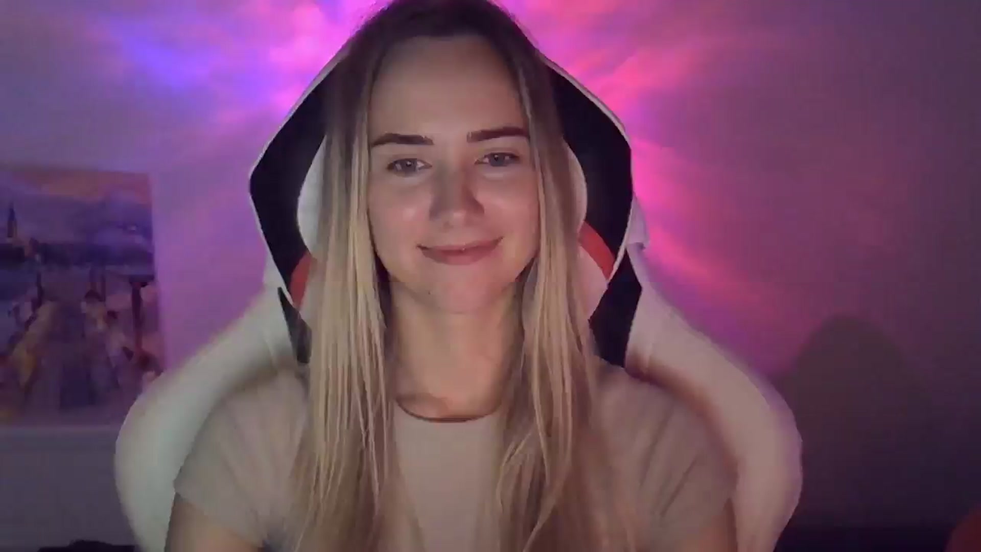 Gallery image thumbnail from OhAlisa's myfreecams stream on, 06/08/2025, 18:29 image 19 of 20
