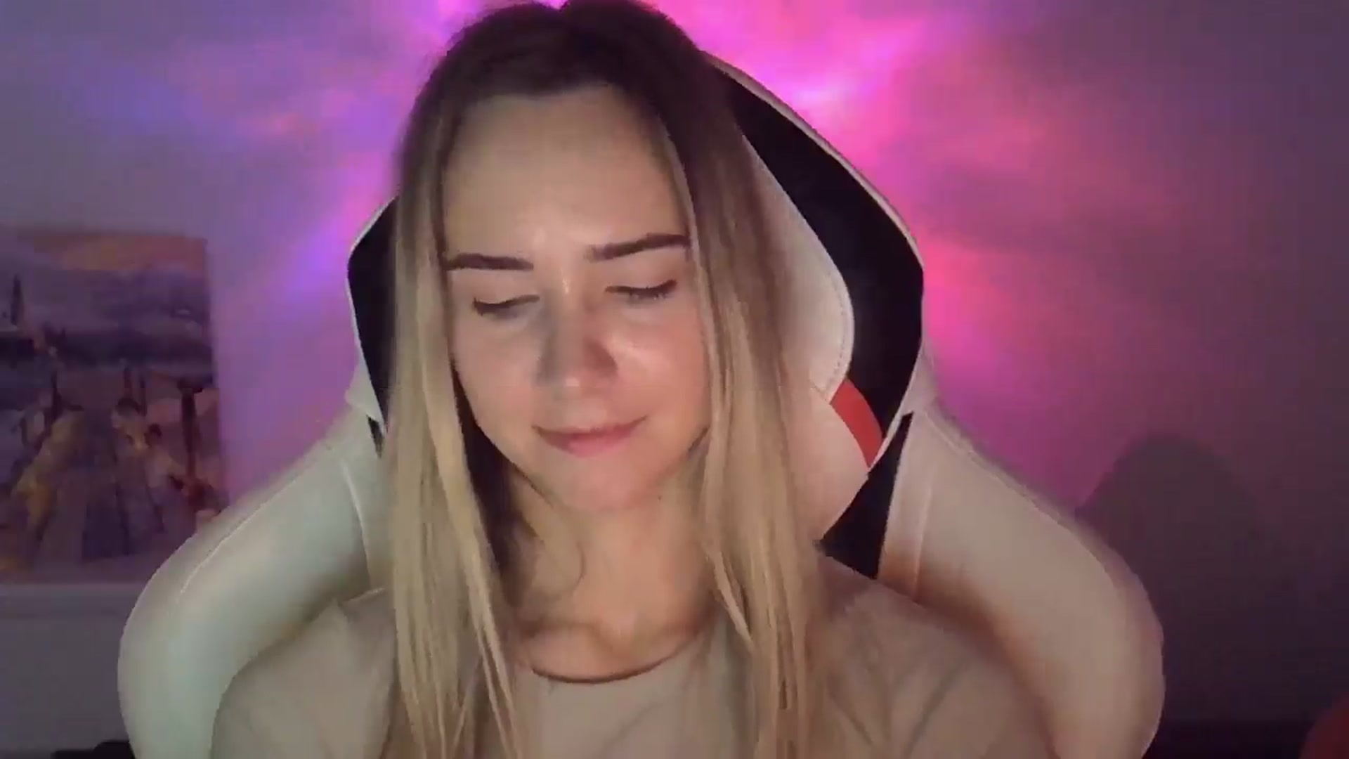 Gallery image thumbnail from OhAlisa's myfreecams stream on, 06/08/2025, 18:29 image 12 of 20