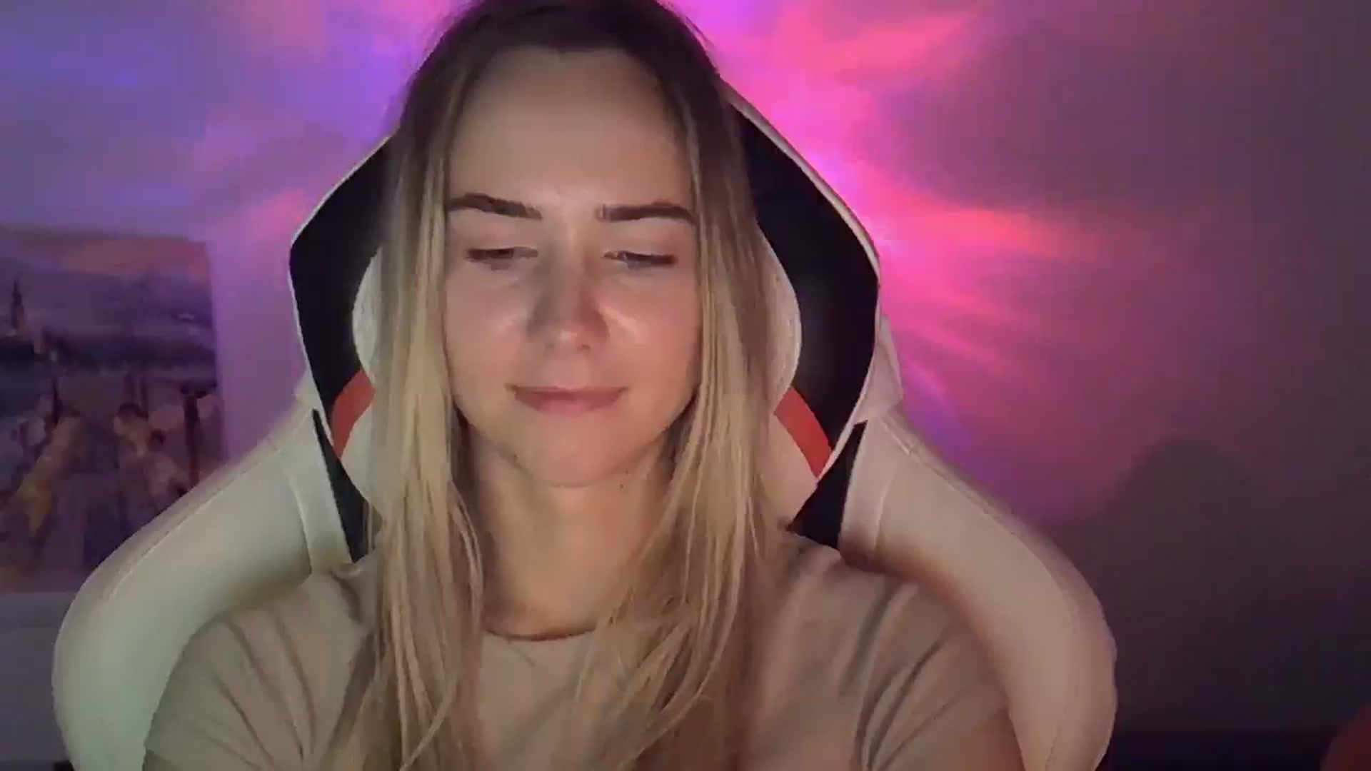Gallery image thumbnail from OhAlisa's myfreecams stream on, 06/08/2025, 18:29 image 15 of 20