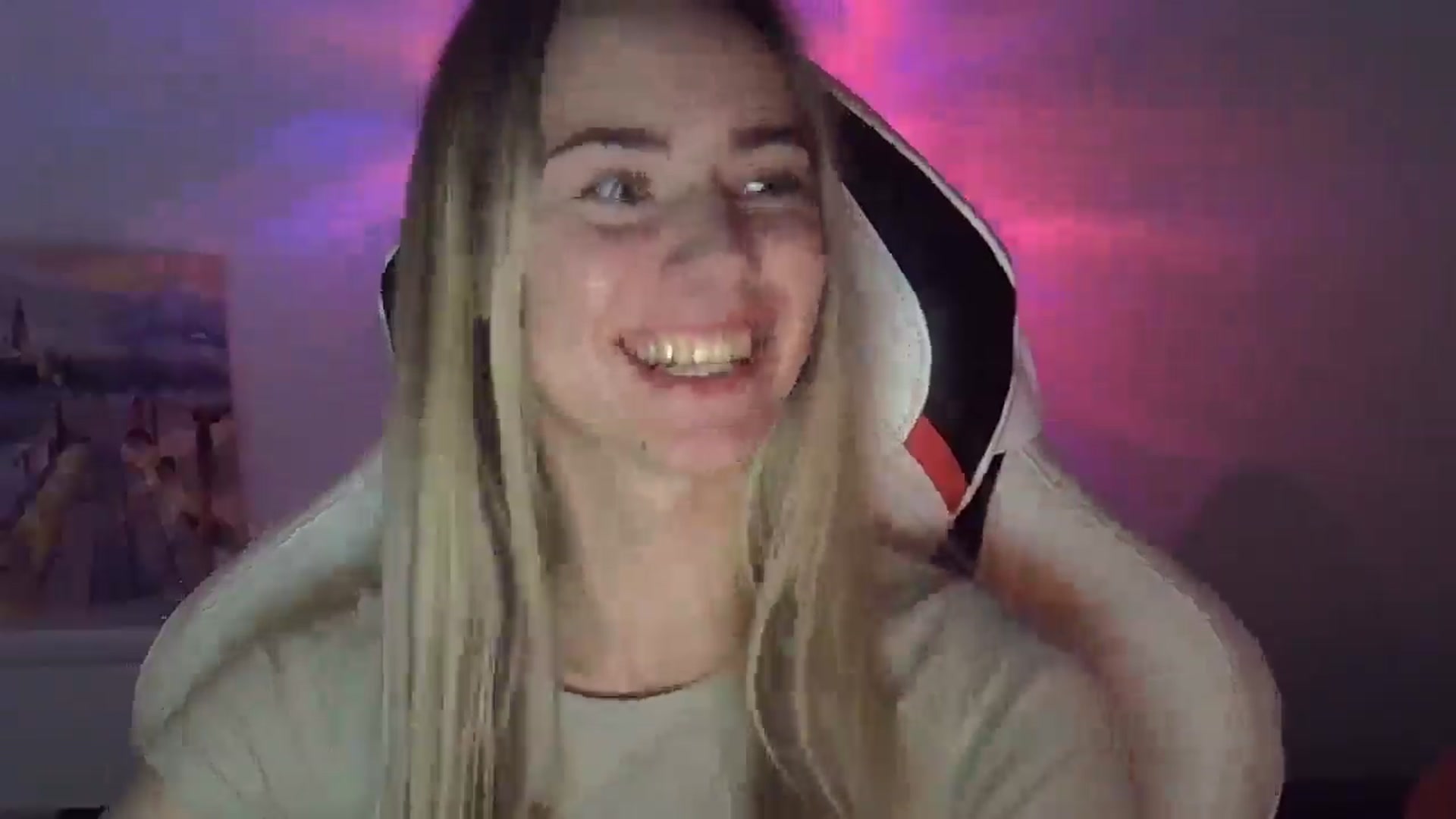 Gallery image thumbnail from OhAlisa's myfreecams stream on, 06/08/2025, 18:29 image 2 of 20