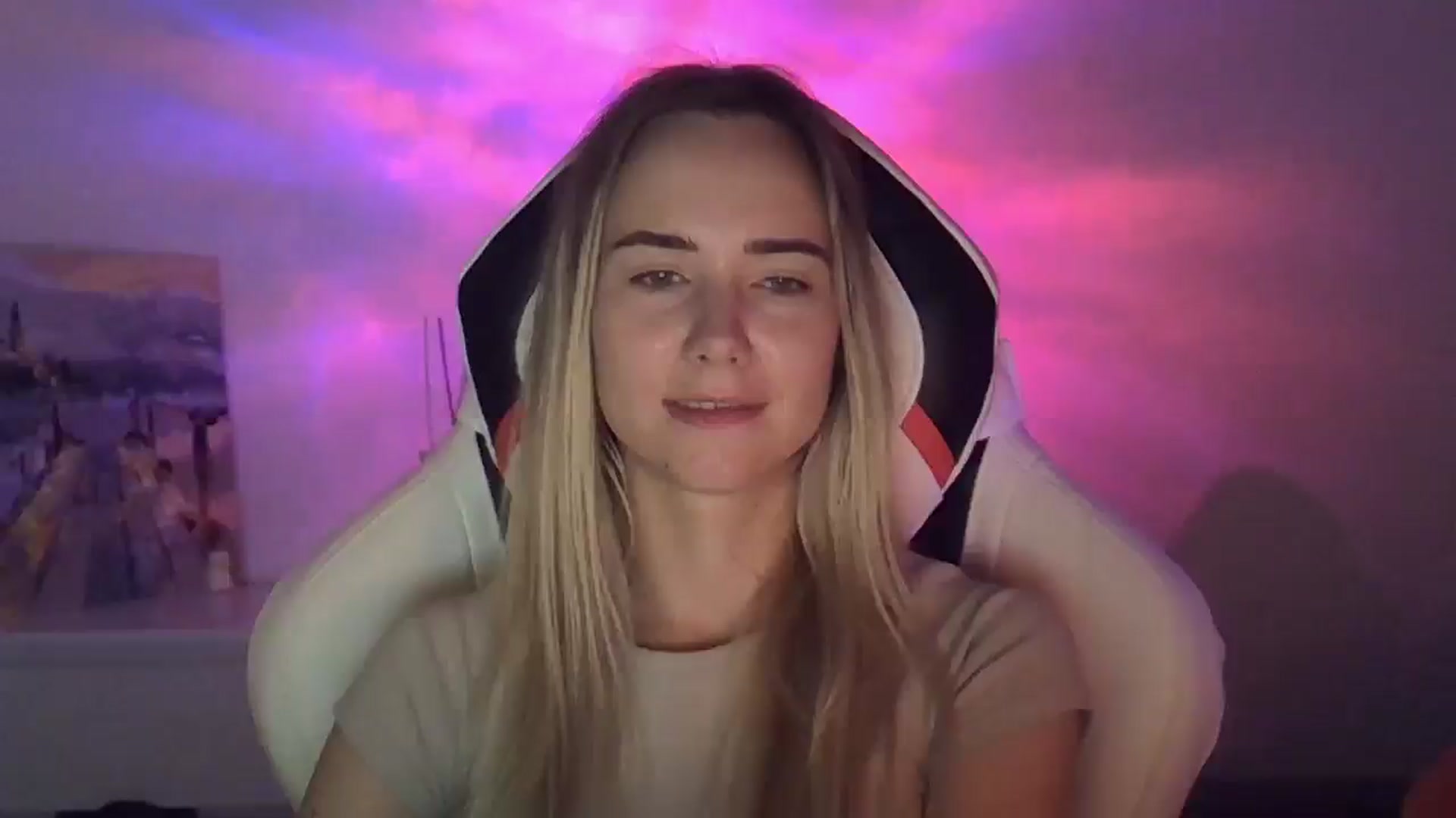 Gallery image thumbnail from OhAlisa's myfreecams stream on, 06/08/2025, 18:29 image 17 of 20
