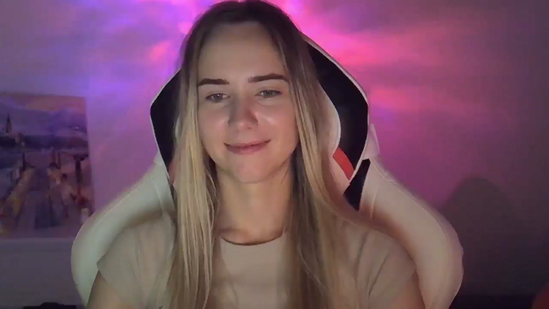 Gallery image thumbnail from OhAlisa's myfreecams stream on, 06/08/2025, 18:29 image 20 of 20