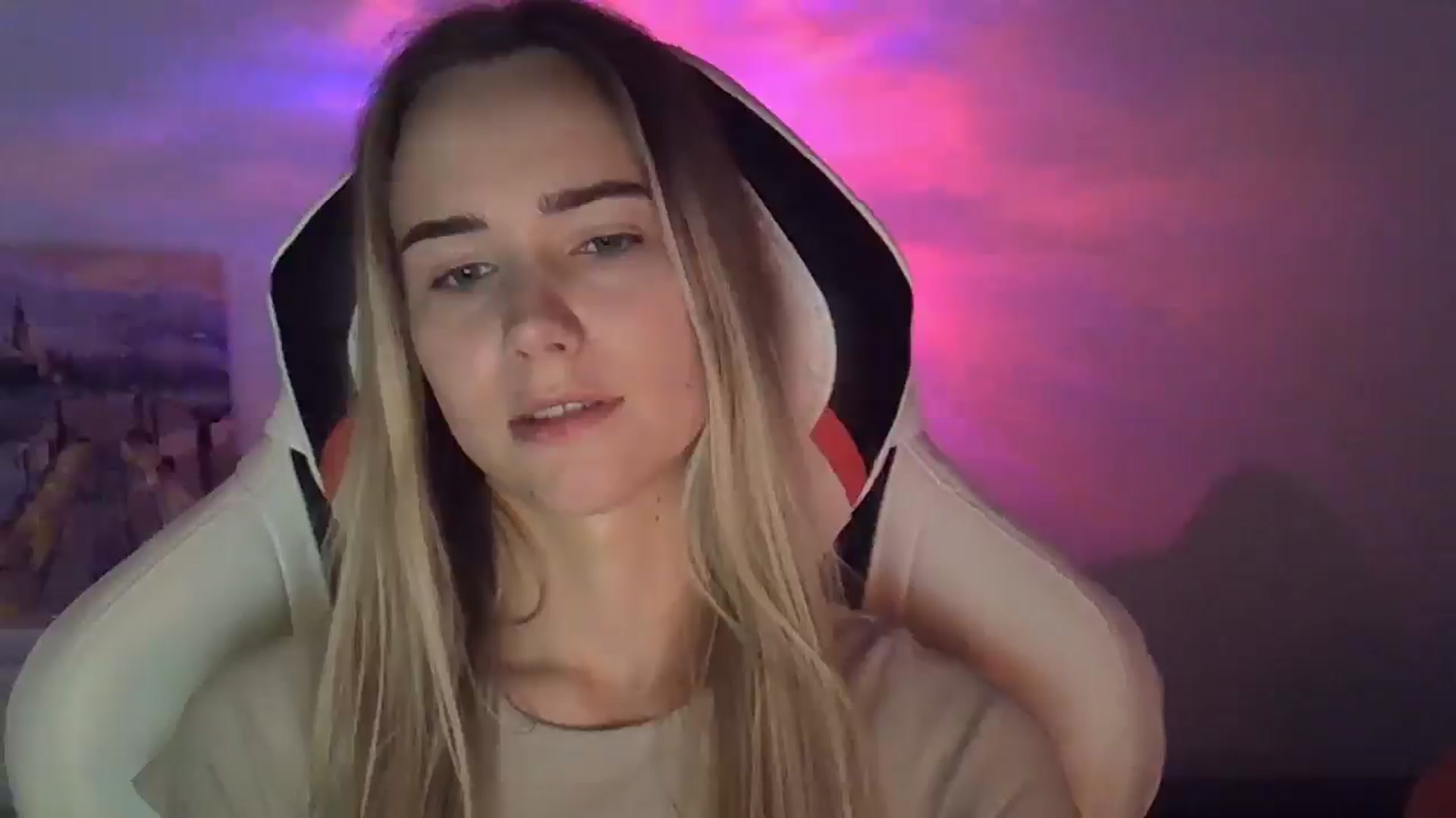 Gallery image thumbnail from OhAlisa's myfreecams stream on, 06/08/2025, 18:29 image 6 of 20