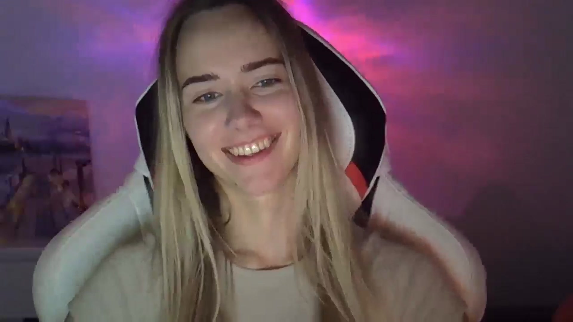 Gallery image thumbnail from OhAlisa's myfreecams stream on, 06/08/2025, 18:29 image 3 of 20