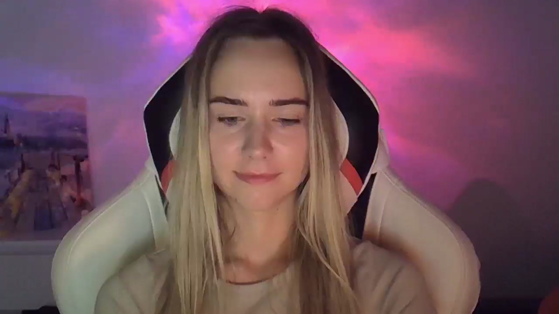 Gallery image thumbnail from OhAlisa's myfreecams stream on, 06/08/2025, 18:29 image 9 of 20