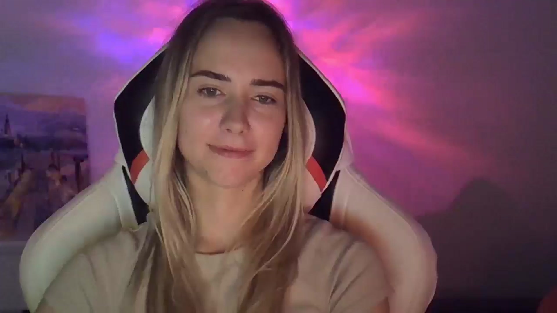 Gallery image thumbnail from OhAlisa's myfreecams stream on, 06/08/2025, 18:29 image 14 of 20