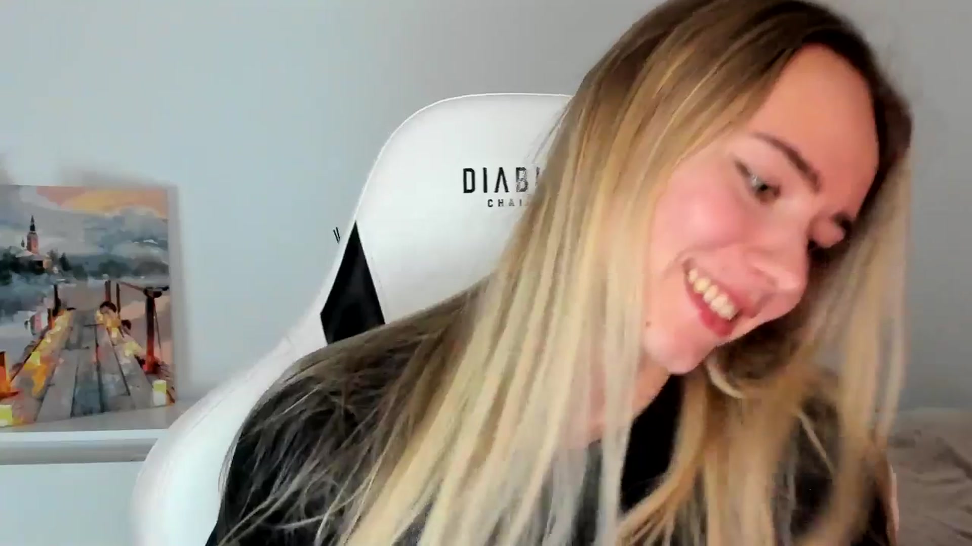 Gallery image thumbnail from OhAlisa's myfreecams stream on, 06/10/2025, 14:56 image 13 of 20