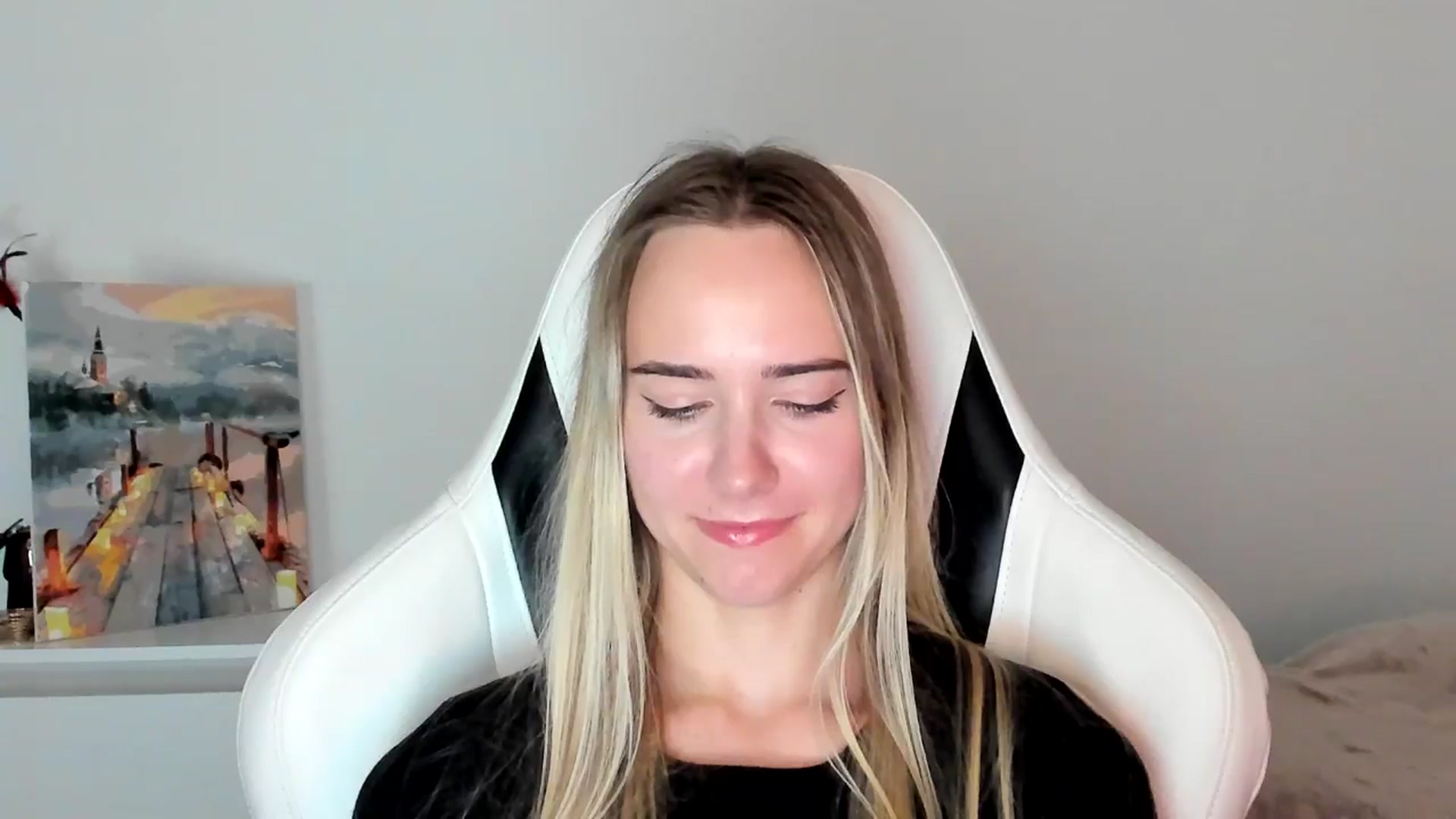 Gallery image thumbnail from OhAlisa's myfreecams stream on, 06/10/2025, 16:32 image 18 of 20