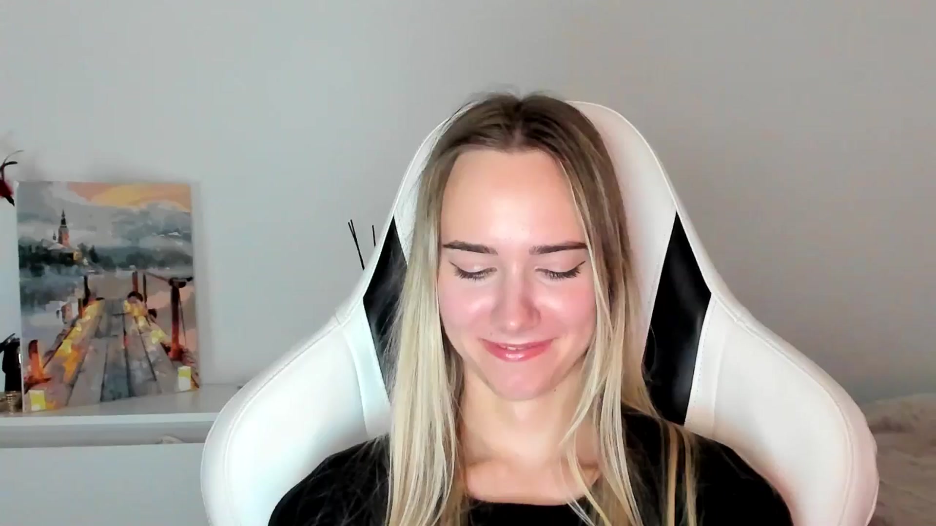 Gallery image thumbnail from OhAlisa's myfreecams stream on, 06/10/2025, 16:32 image 19 of 20