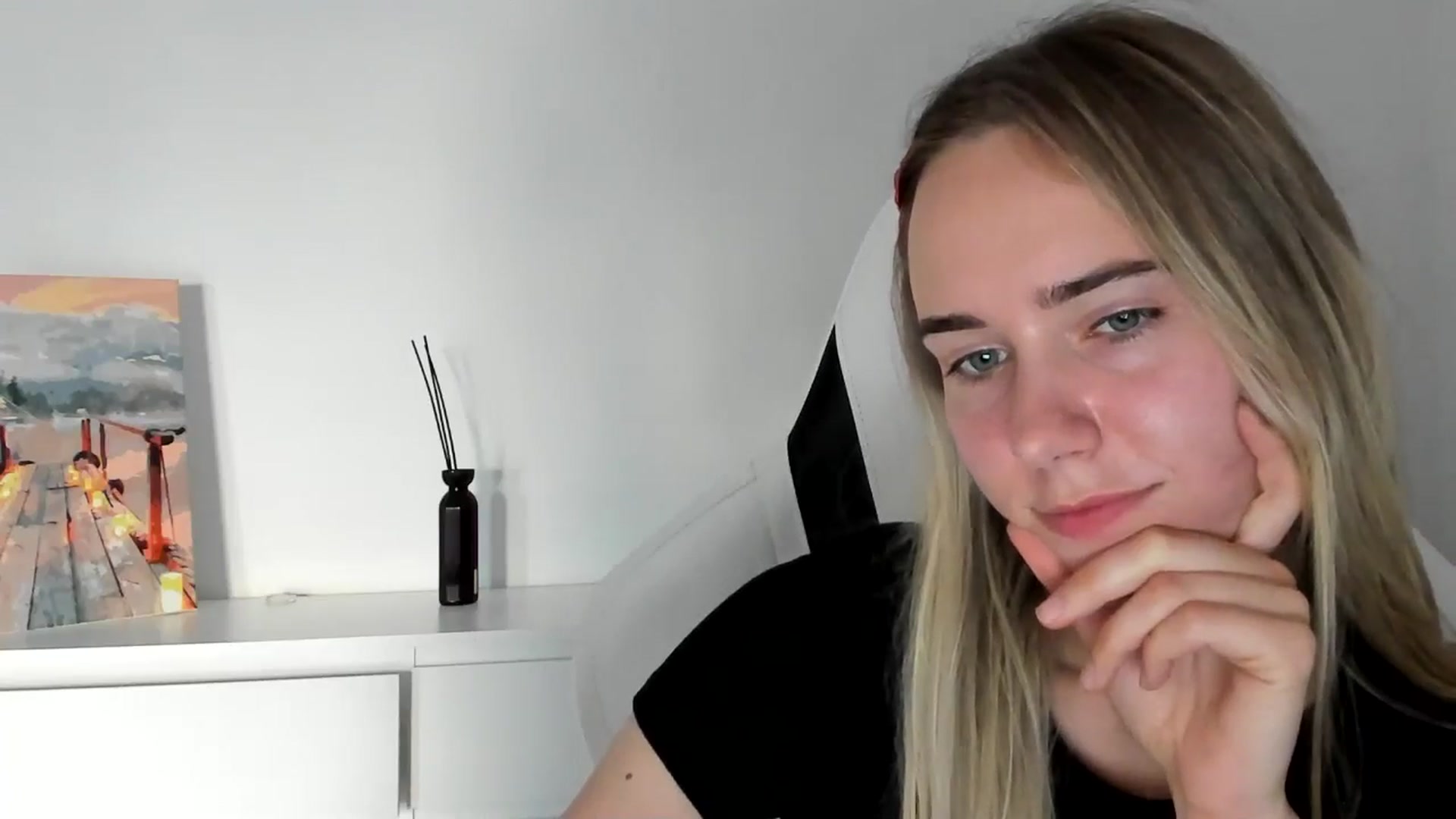 Gallery image thumbnail from OhAlisa's myfreecams stream on, 06/12/2025, 17:16 image 17 of 20