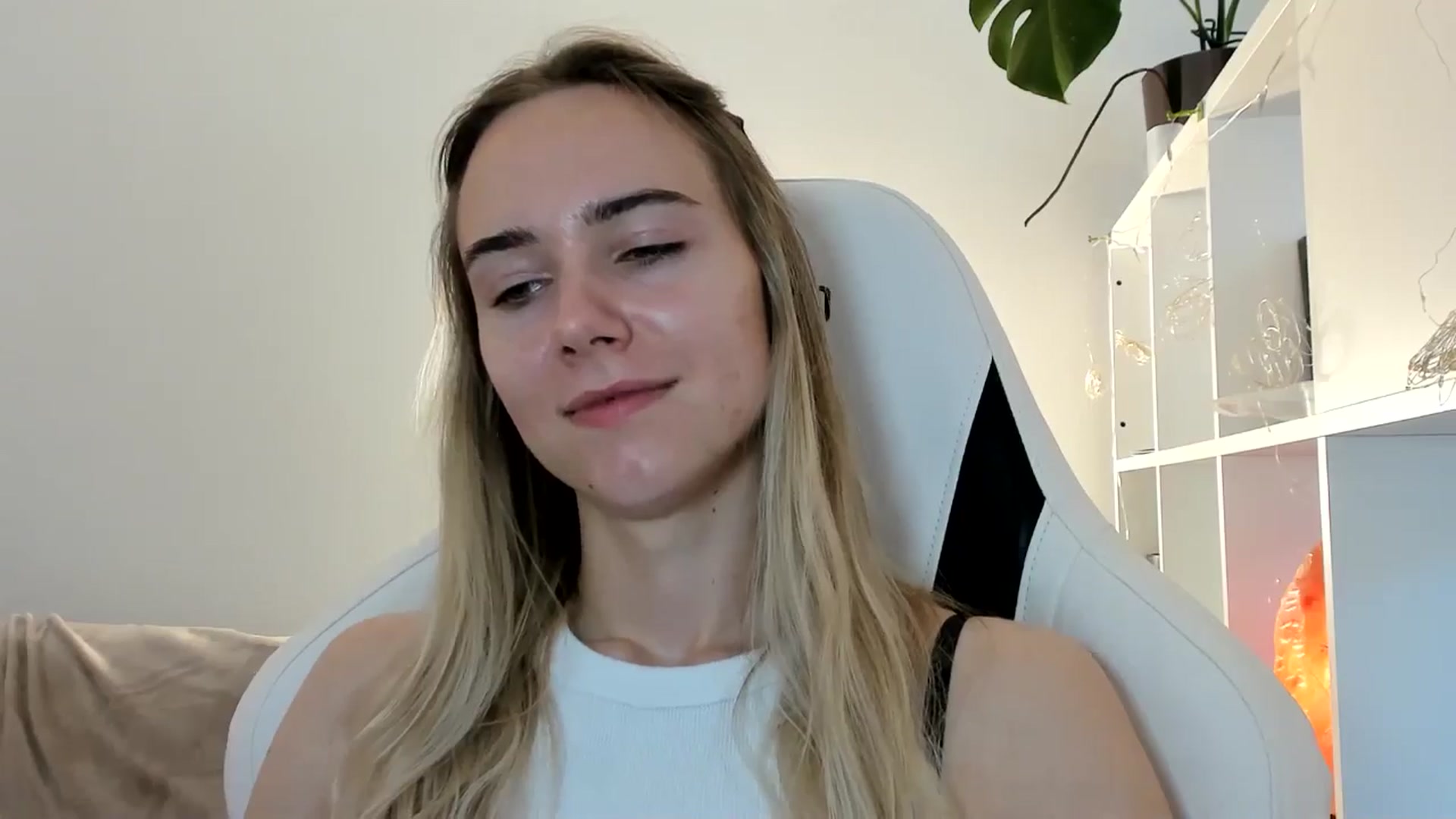 Gallery image thumbnail from OhAlisa's myfreecams stream on, 06/15/2025, 10:55 image 4 of 20