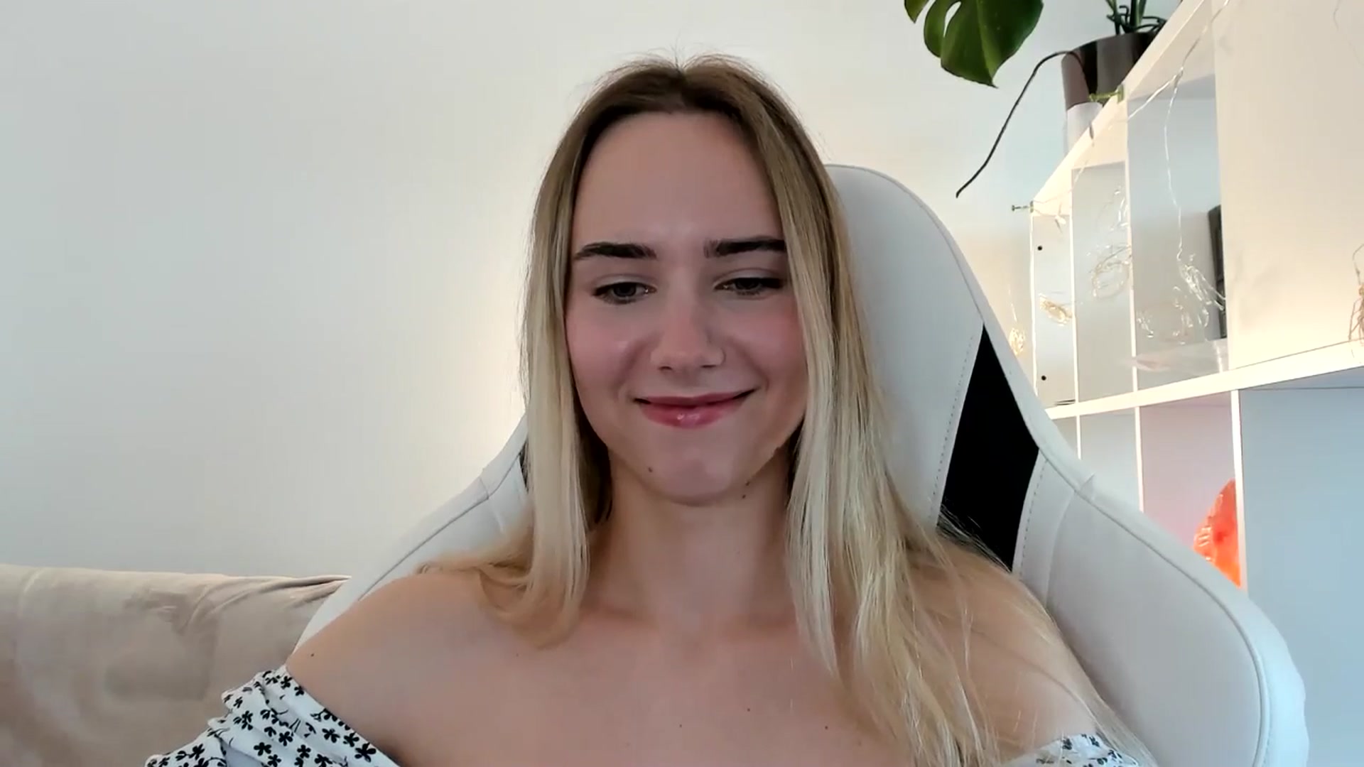 Gallery image thumbnail from OhAlisa's myfreecams stream on, 06/15/2025, 15:09 image 14 of 20