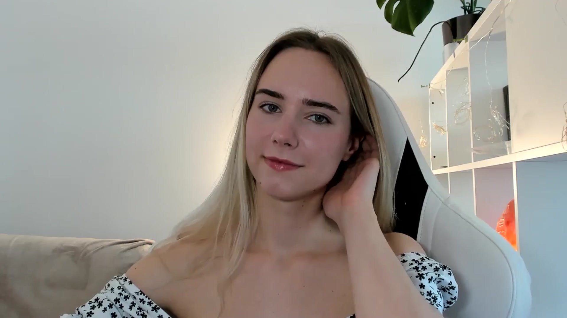 Gallery image thumbnail from OhAlisa's myfreecams stream on, 06/15/2025, 15:09 image 8 of 20