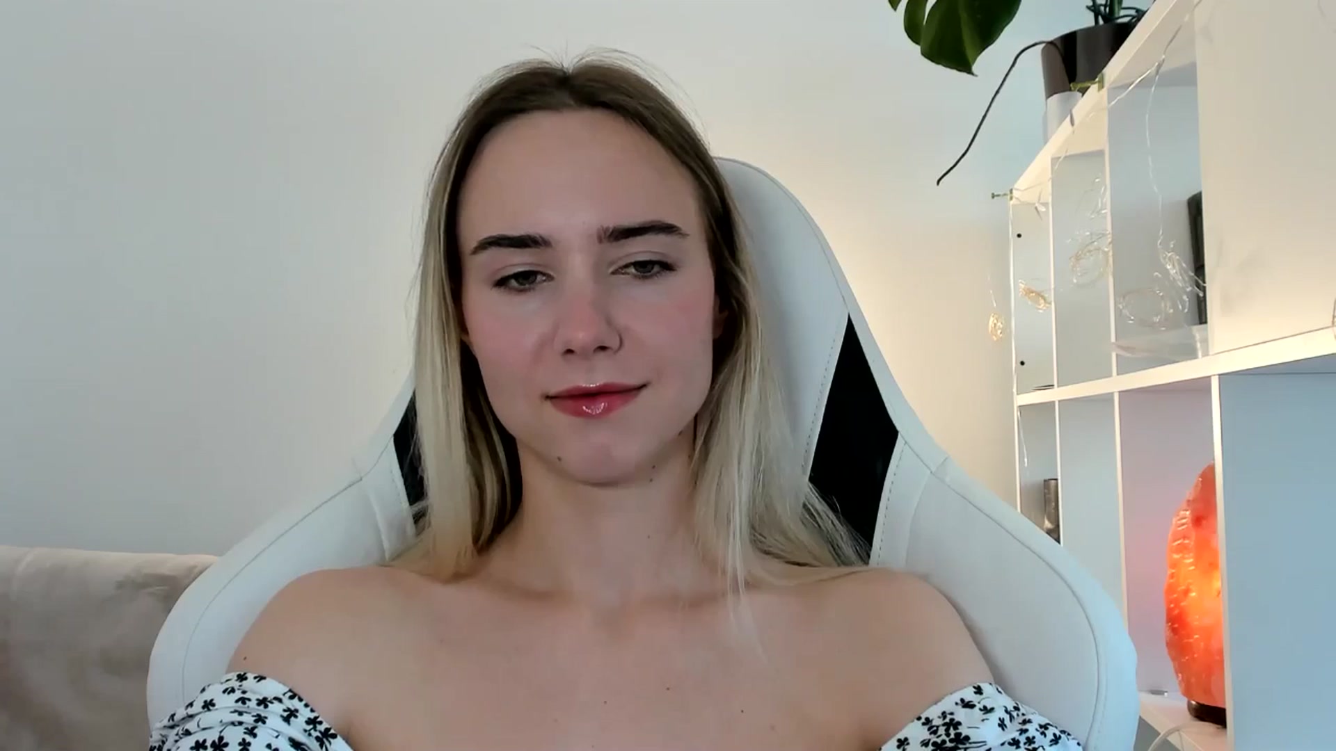 Gallery image thumbnail from OhAlisa's myfreecams stream on, 06/15/2025, 15:09 image 2 of 20