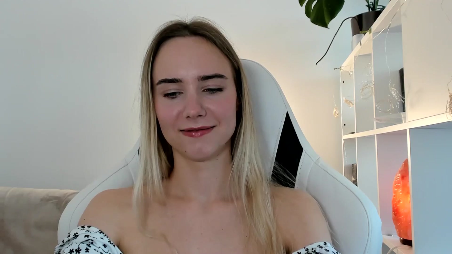 Gallery image thumbnail from OhAlisa's myfreecams stream on, 06/15/2025, 15:09 image 6 of 20
