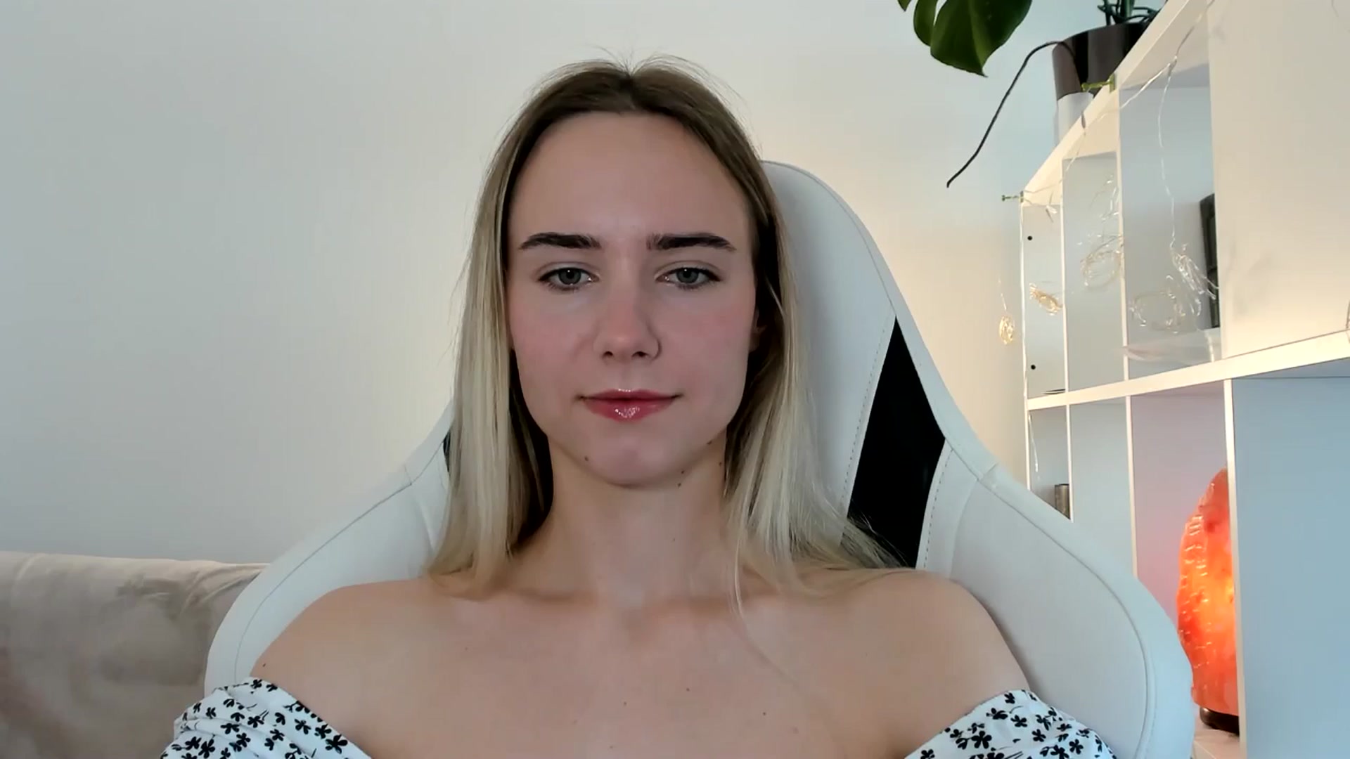 Gallery image thumbnail from OhAlisa's myfreecams stream on, 06/15/2025, 15:09 image 3 of 20
