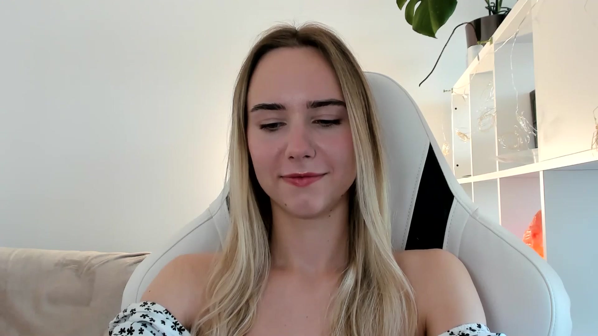 Gallery image thumbnail from OhAlisa's myfreecams stream on, 06/15/2025, 15:09 image 15 of 20