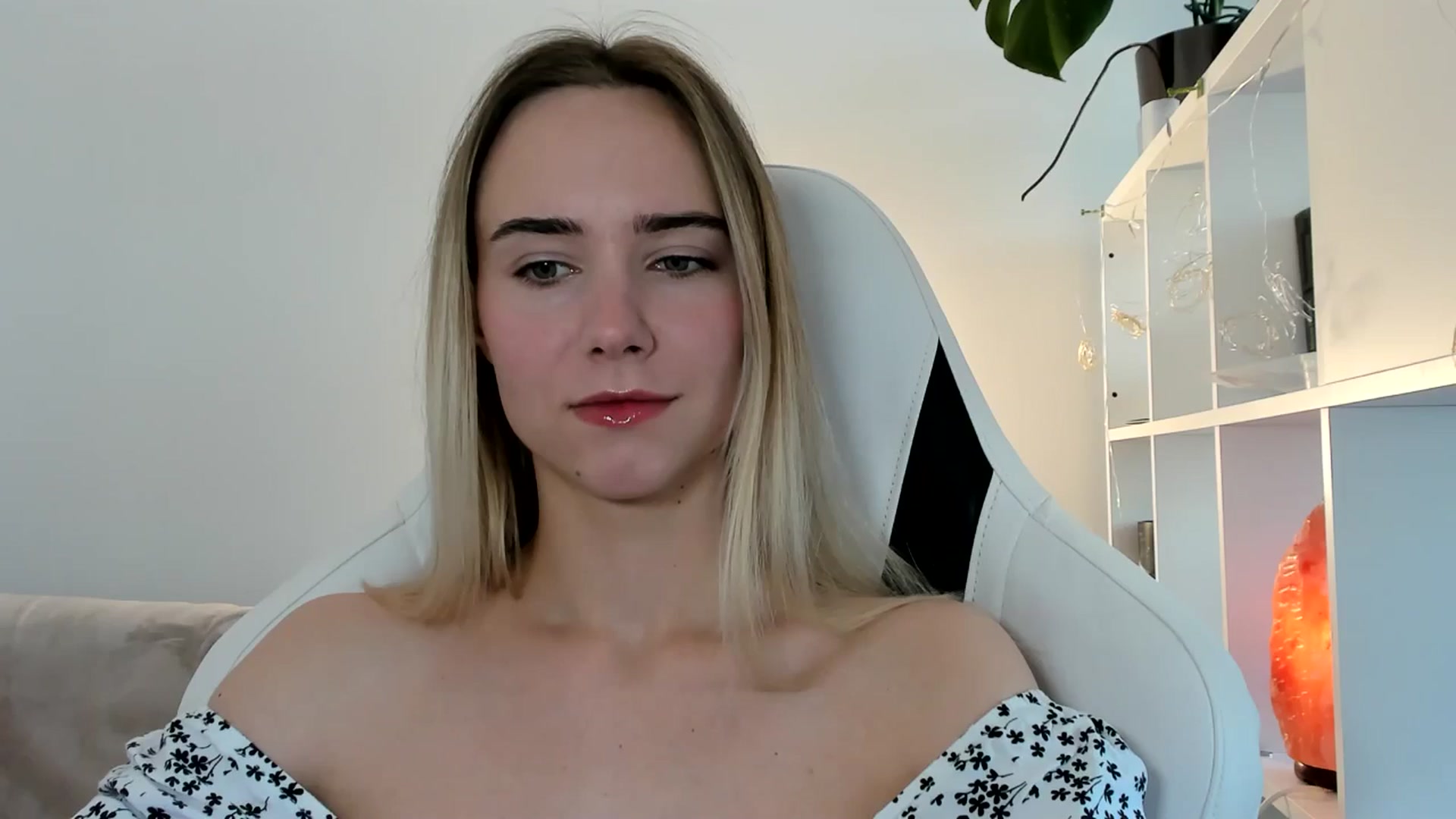 Gallery image thumbnail from OhAlisa's myfreecams stream on, 06/15/2025, 15:09 image 1 of 20