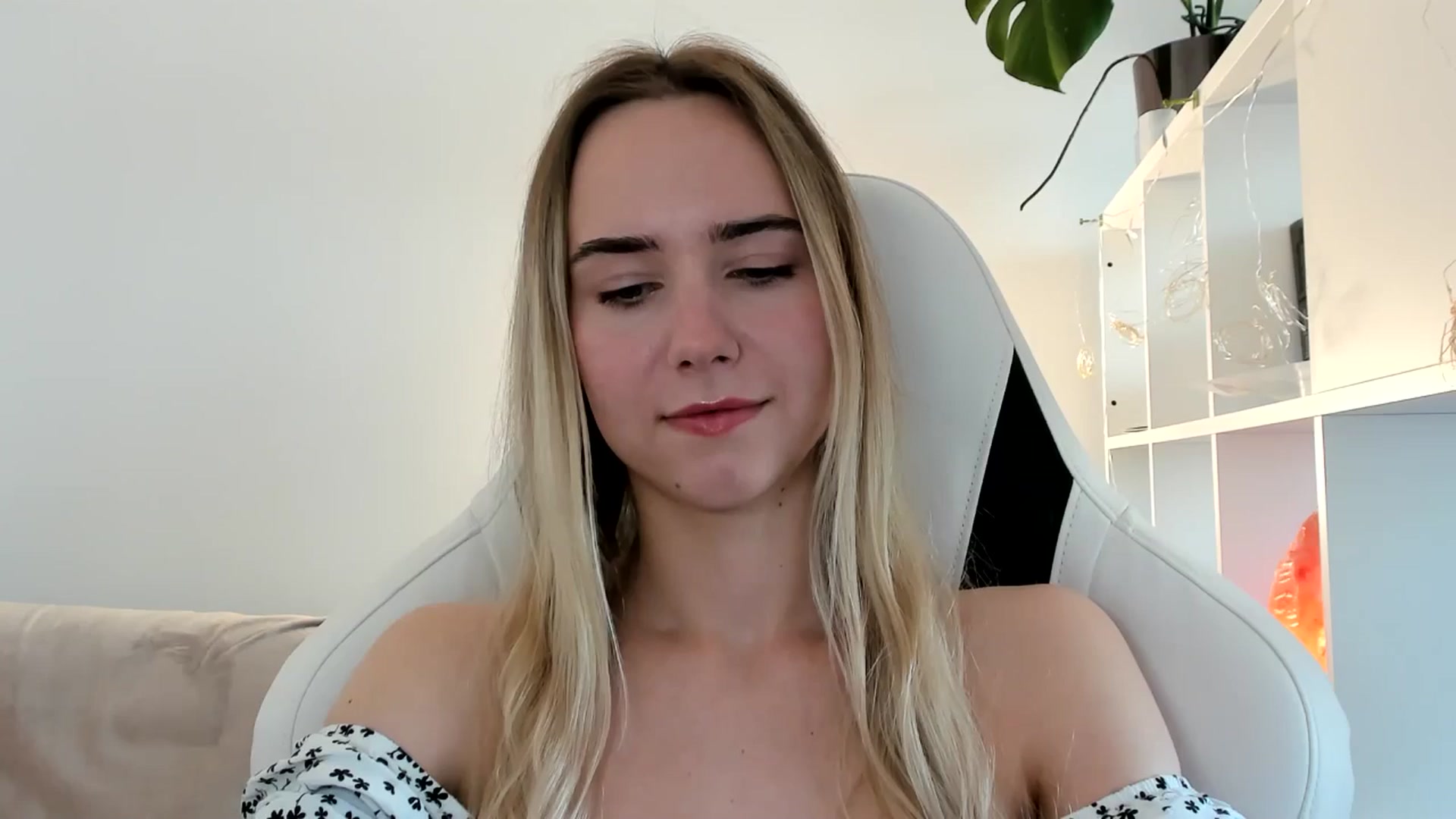 Gallery image thumbnail from OhAlisa's myfreecams stream on, 06/15/2025, 15:09 image 16 of 20