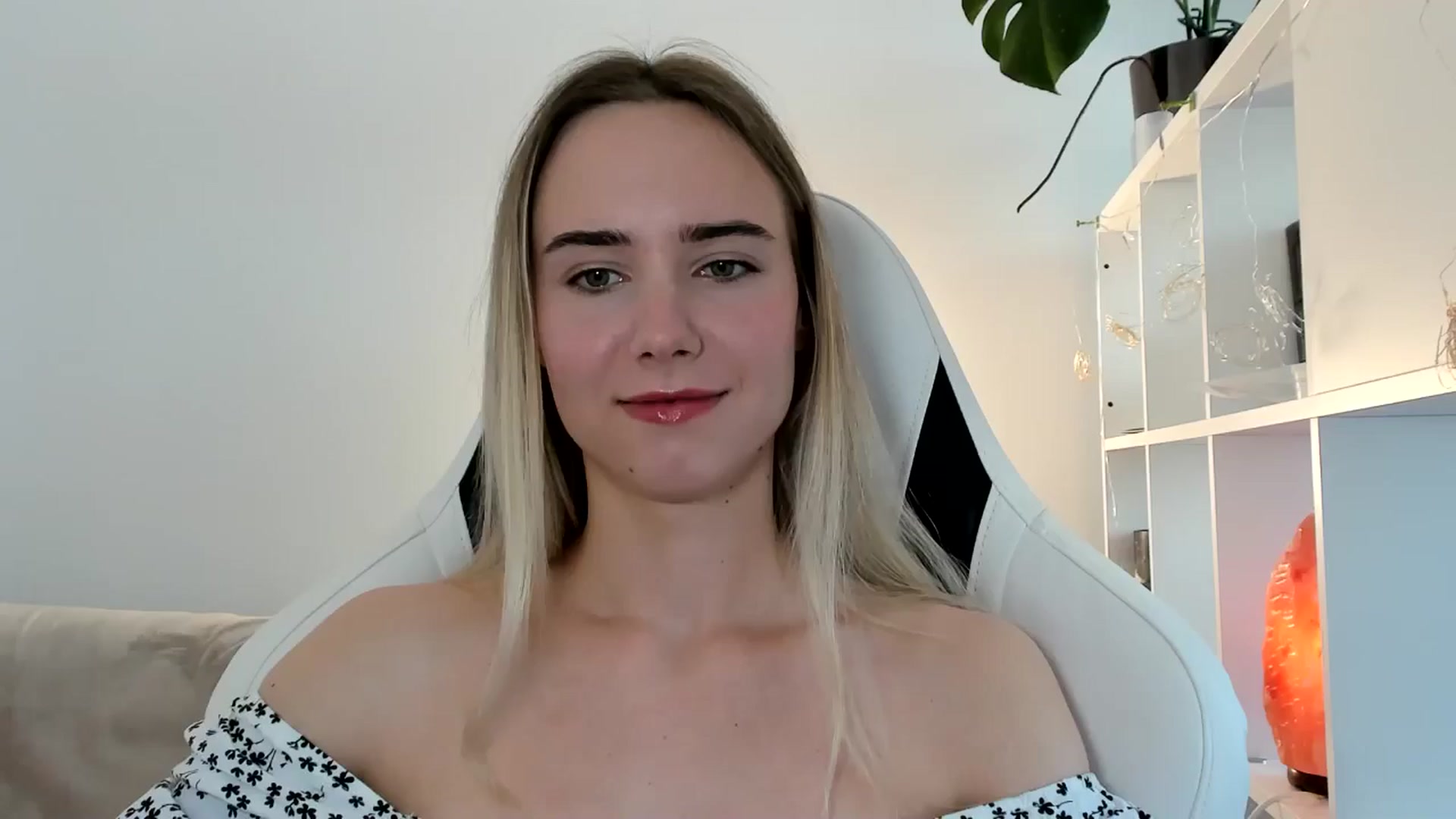 Gallery image thumbnail from OhAlisa's myfreecams stream on, 06/15/2025, 15:09 image 5 of 20