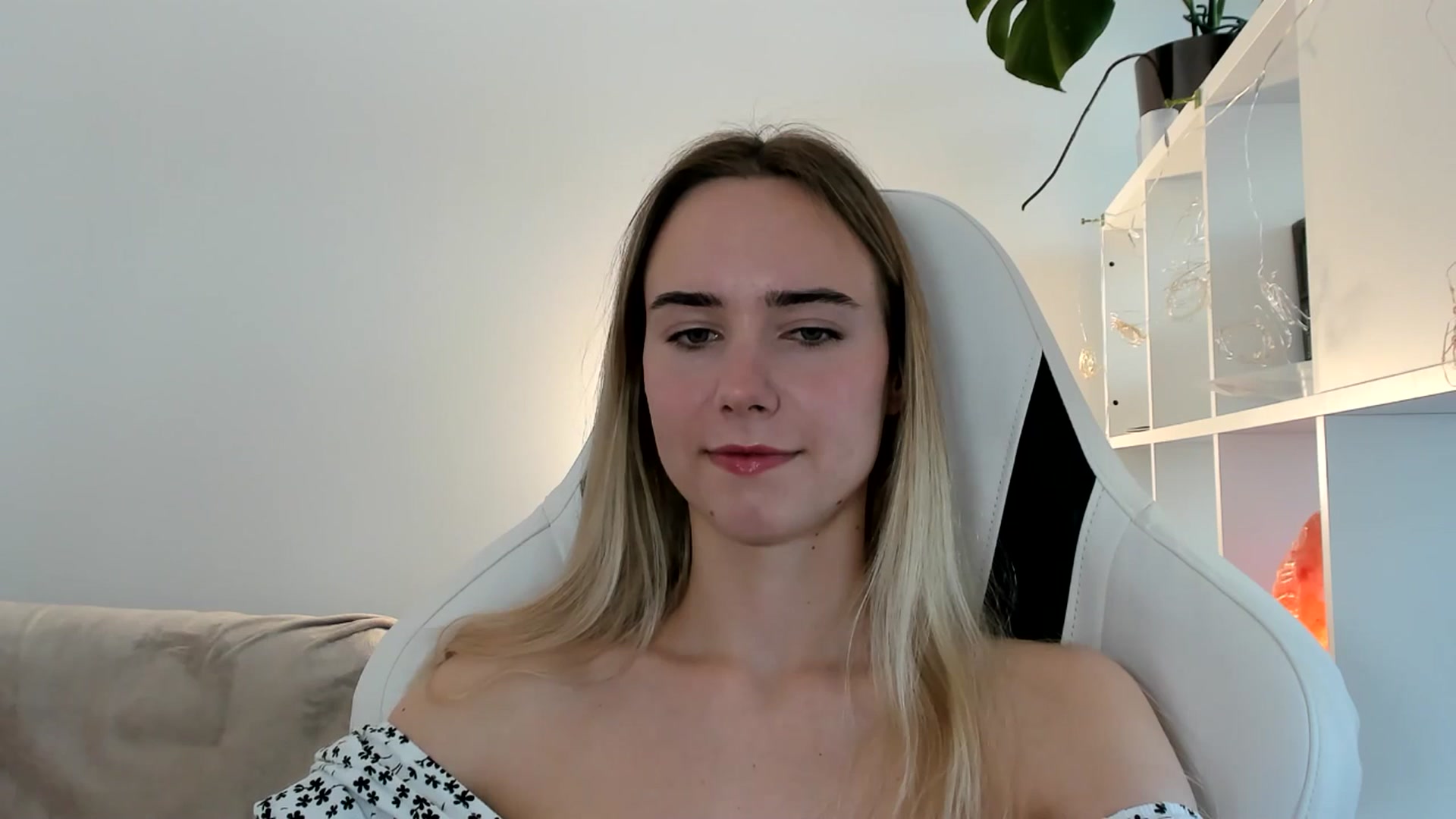 Gallery image thumbnail from OhAlisa's myfreecams stream on, 06/15/2025, 15:09 image 7 of 20