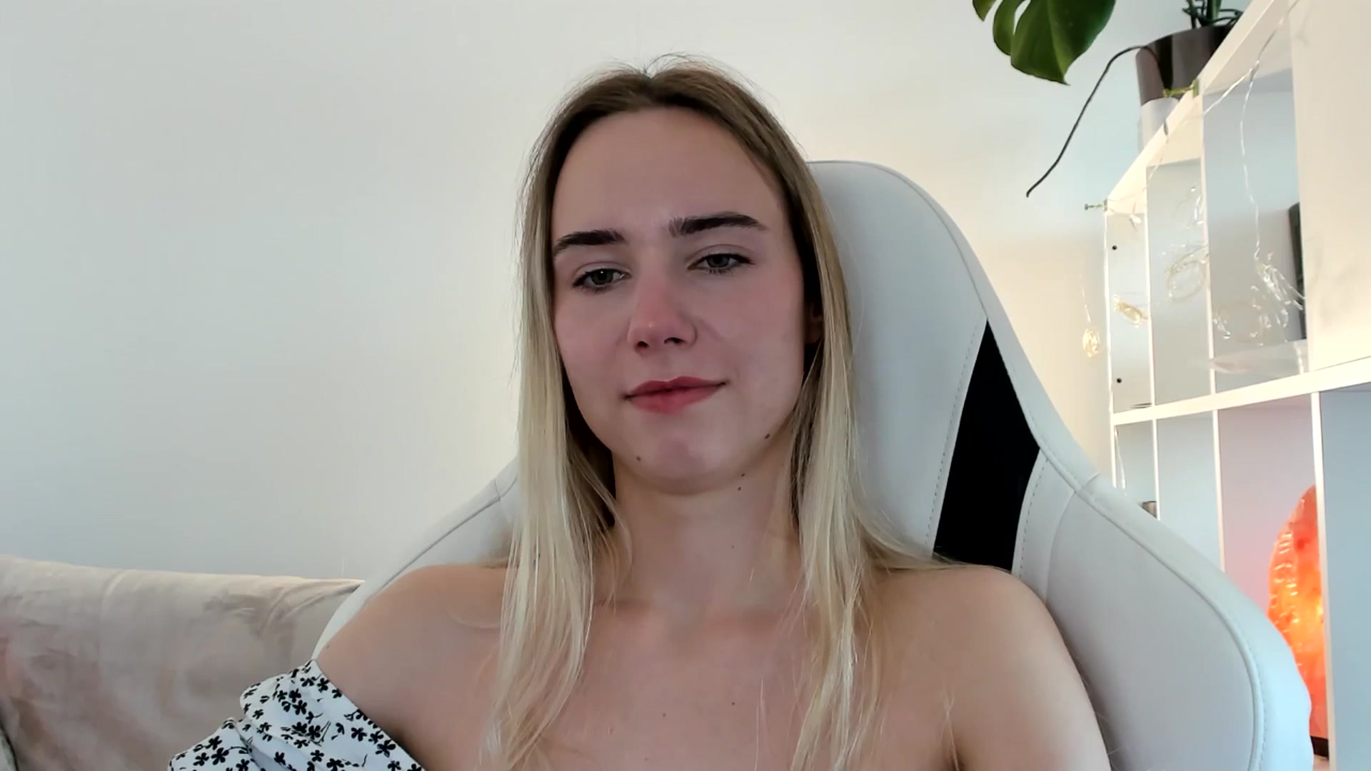 Gallery image thumbnail from OhAlisa's myfreecams stream on, 06/15/2025, 16:39 image 3 of 20